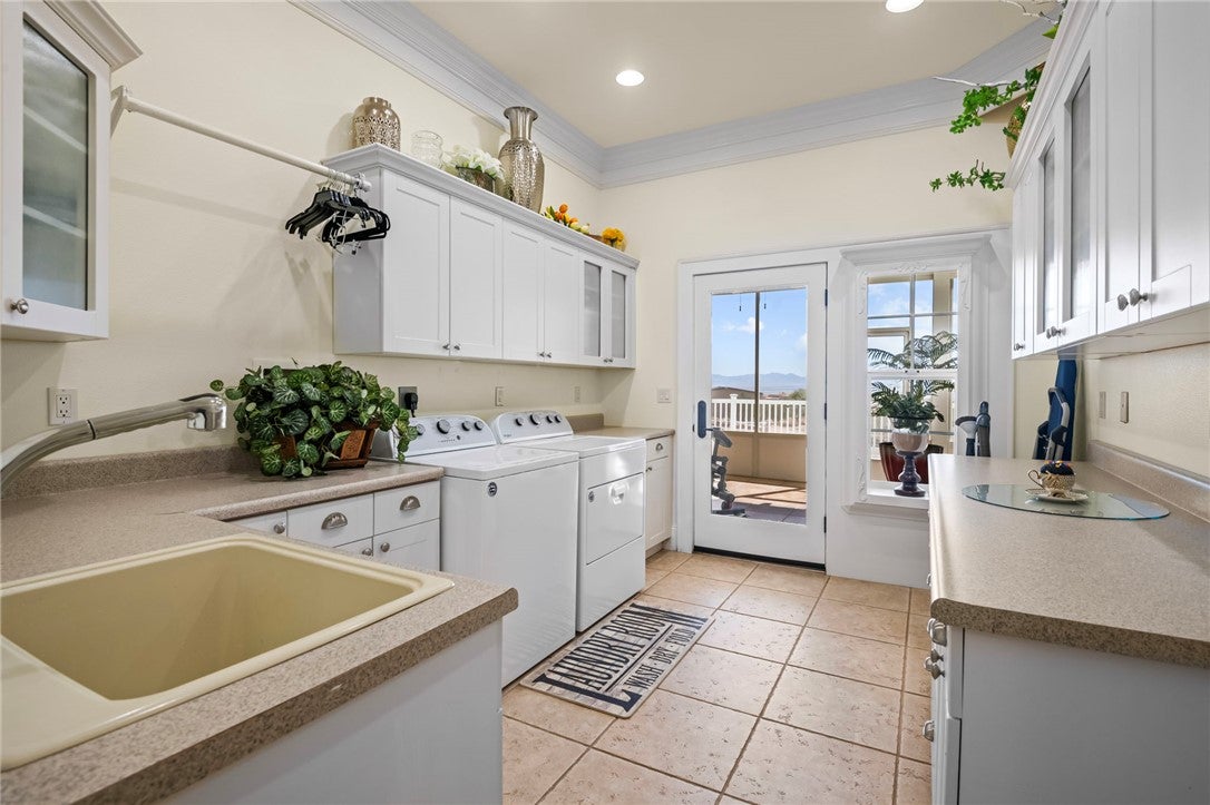 Kingman, Arizona, 86409, United States, 5 Bedrooms Bedrooms, ,5 BathroomsBathrooms,Residential,Active,1946324