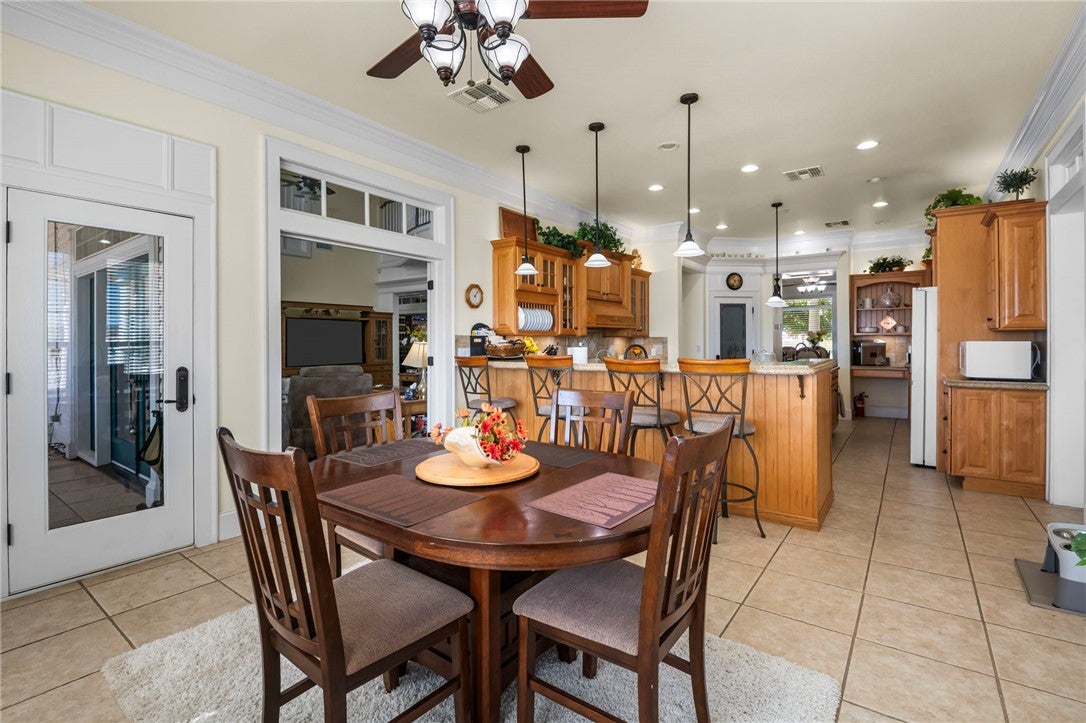 Kingman, Arizona, 86409, United States, 5 Bedrooms Bedrooms, ,5 BathroomsBathrooms,Residential,Active,1946324