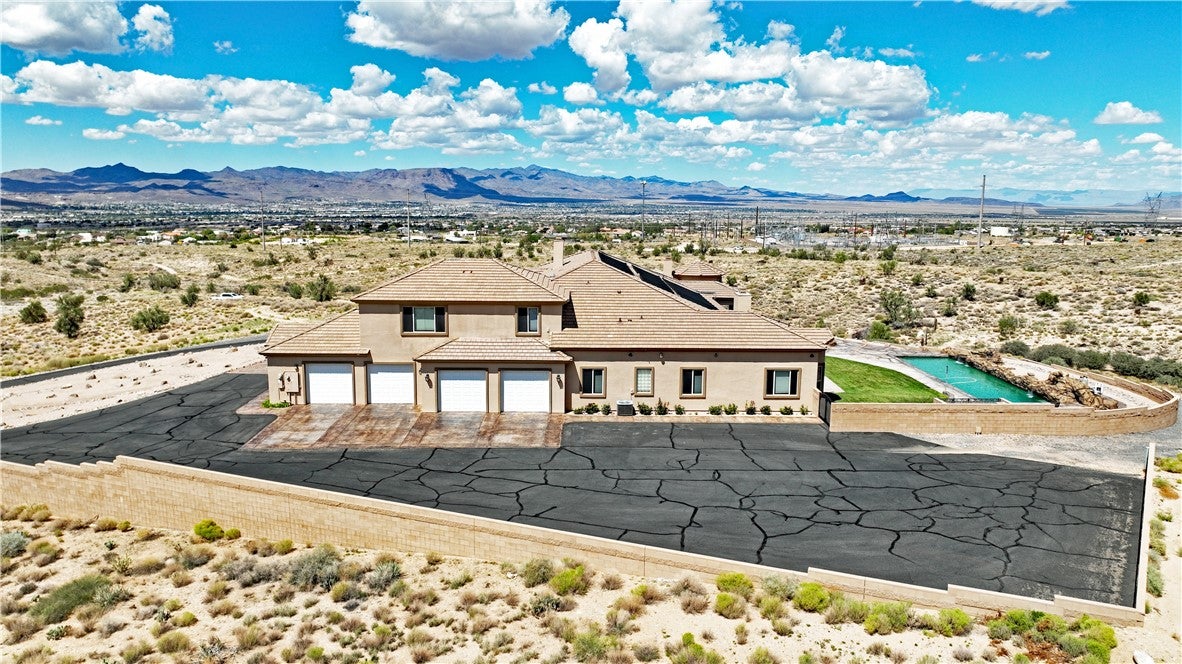 Kingman, Arizona, 86401, United States, 5 Bedrooms Bedrooms, ,5 BathroomsBathrooms,Residential,Active,1945052