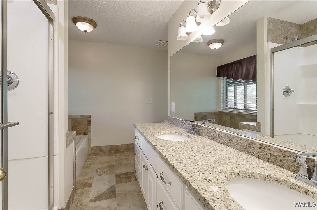 Mccalla, Alabama, 35111, United States, 4 Bedrooms Bedrooms, ,4 BathroomsBathrooms,Residential,Active,1904738