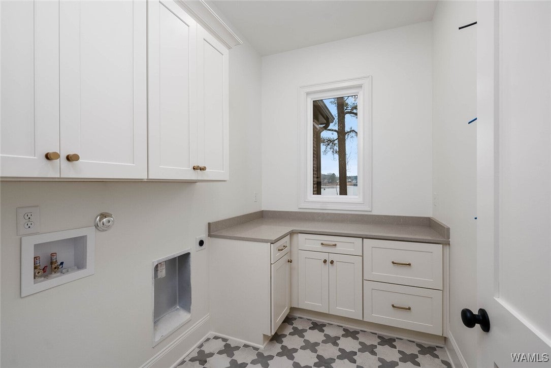 Northport, Alabama, 35475, United States, 4 Bedrooms Bedrooms, ,5 BathroomsBathrooms,Residential,Active,2015450