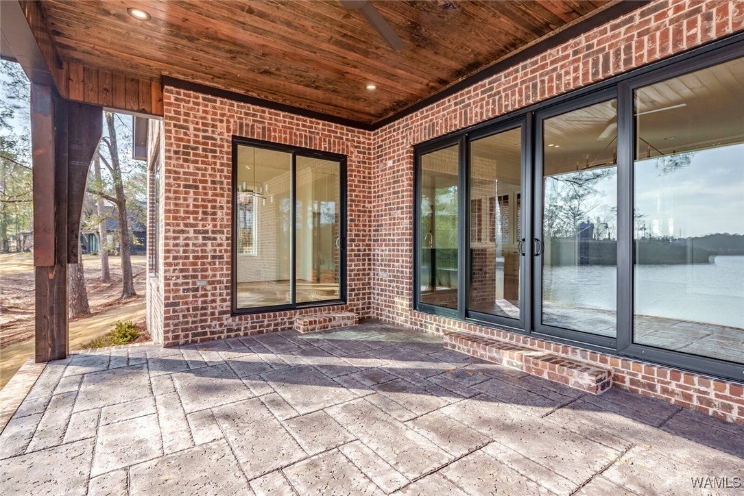 Northport, Alabama, 35475, United States, 4 Bedrooms Bedrooms, ,5 BathroomsBathrooms,Residential,Active,2015450