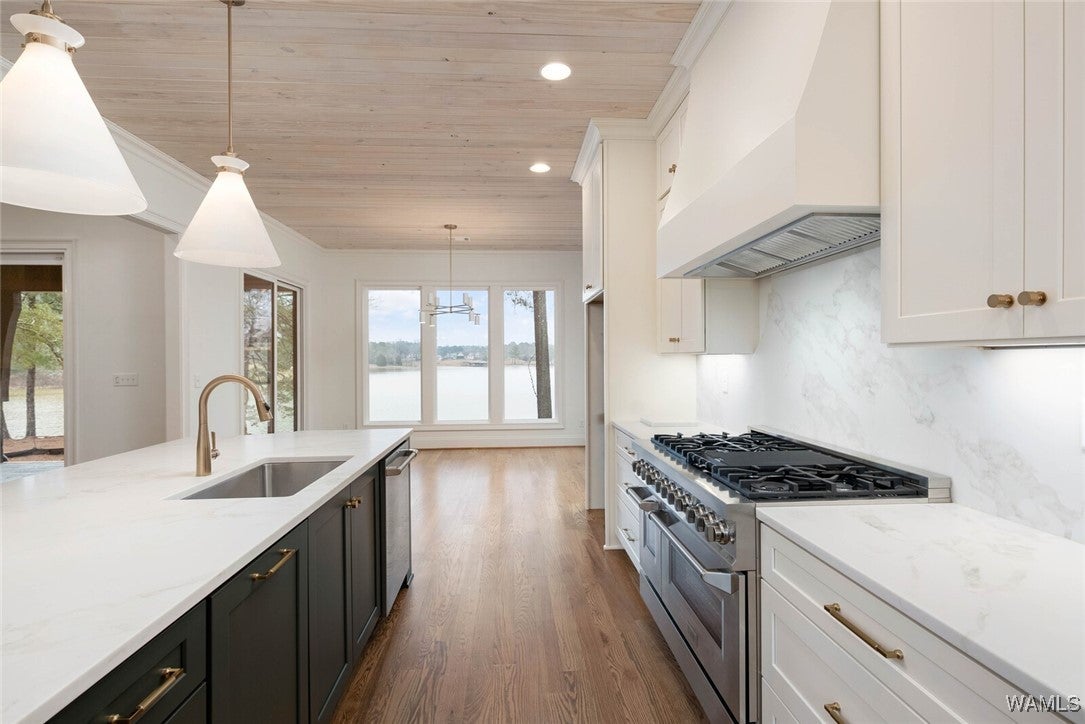 Northport, Alabama, 35475, United States, 4 Bedrooms Bedrooms, ,5 BathroomsBathrooms,Residential,Active,2015450