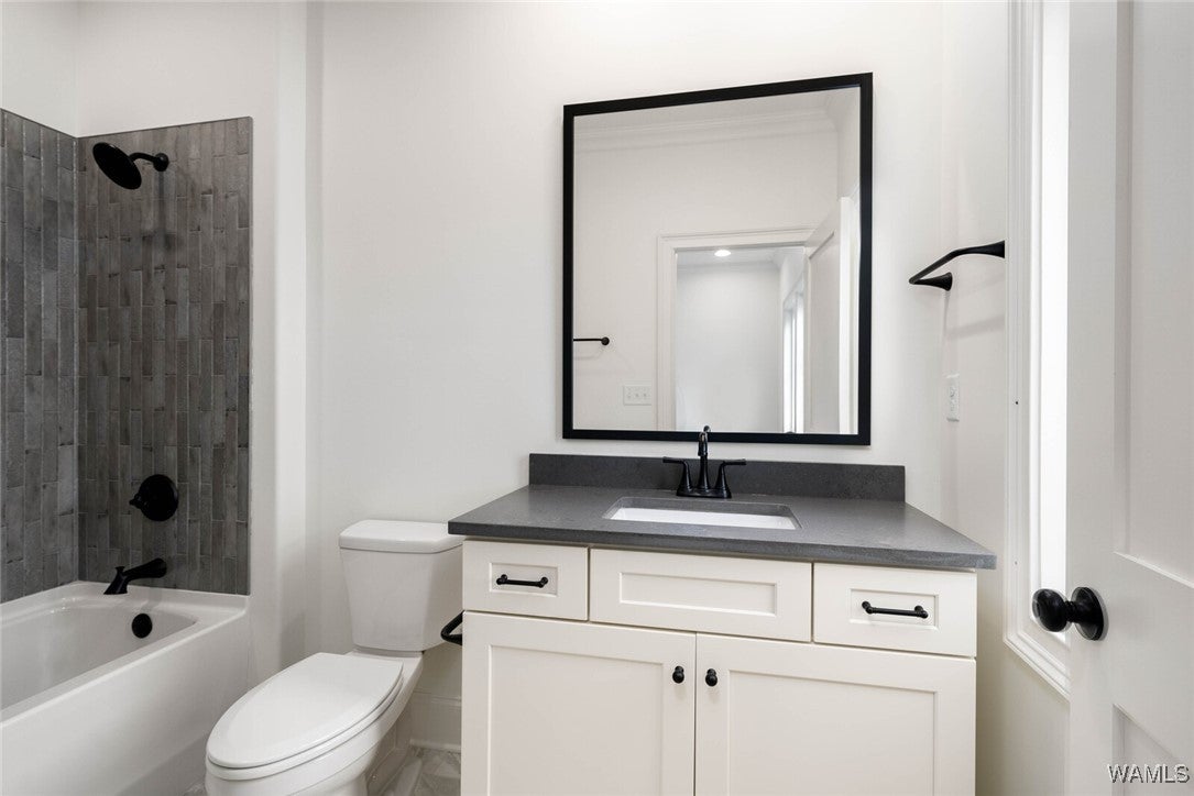 Northport, Alabama, 35475, United States, 4 Bedrooms Bedrooms, ,5 BathroomsBathrooms,Residential,Active,2015450