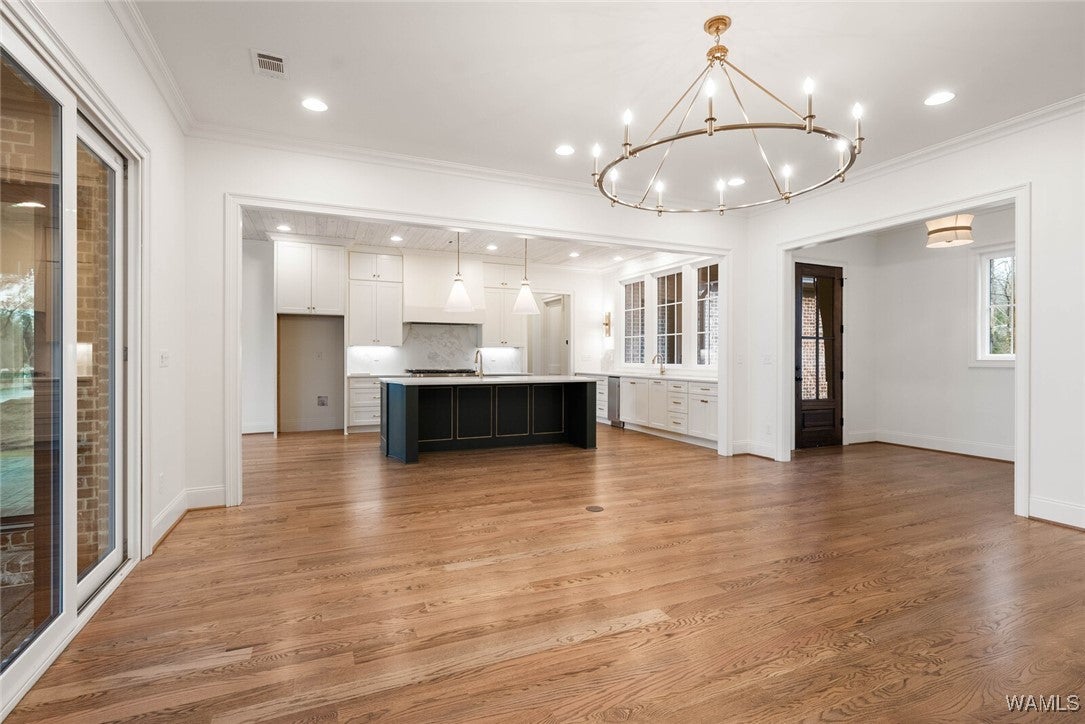 Northport, Alabama, 35475, United States, 4 Bedrooms Bedrooms, ,5 BathroomsBathrooms,Residential,Active,2015450