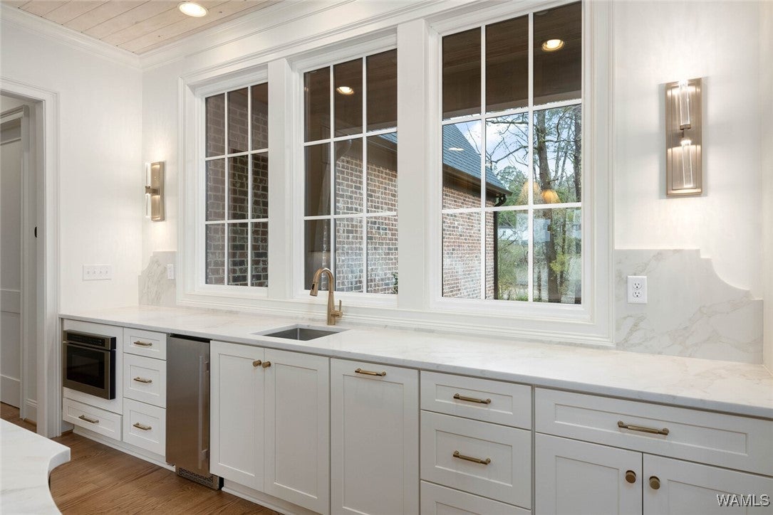 Northport, Alabama, 35475, United States, 4 Bedrooms Bedrooms, ,5 BathroomsBathrooms,Residential,Active,2015450