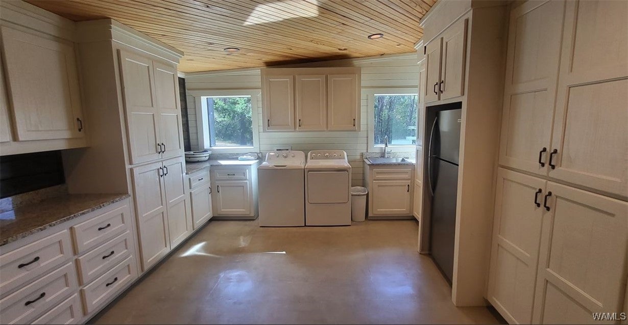 Eutaw, Alabama, 35462, United States, 5 Bedrooms Bedrooms, ,6 BathroomsBathrooms,Residential,Active,1994955