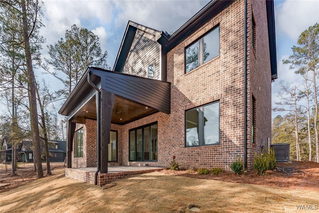 Northport, Alabama, 35475, United States, 4 Bedrooms Bedrooms, ,5 BathroomsBathrooms,Residential,Active,2015450