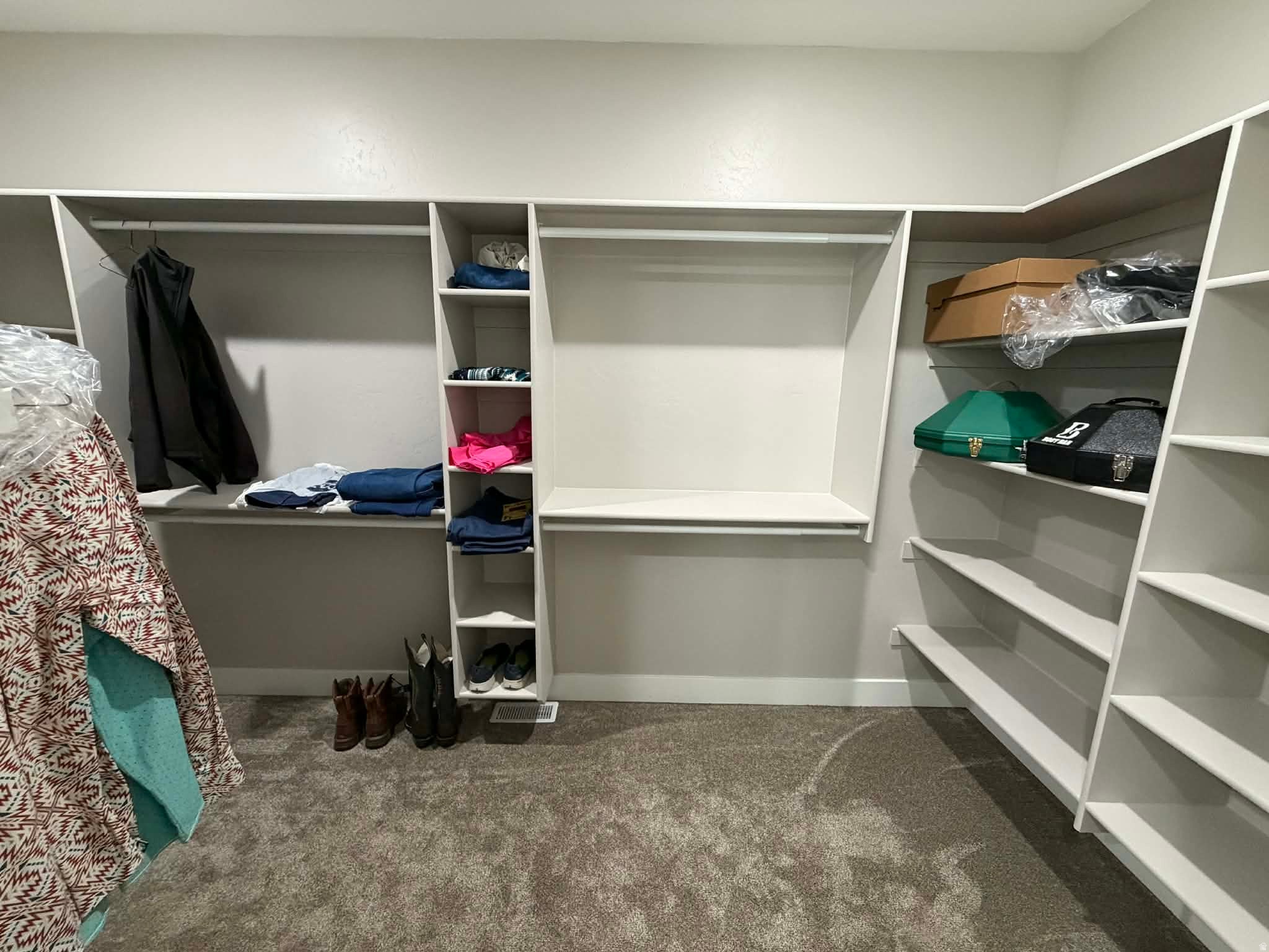 Helper, Utah, 84526, United States, 6 Bedrooms Bedrooms, ,4 BathroomsBathrooms,Residential,Active,2007252