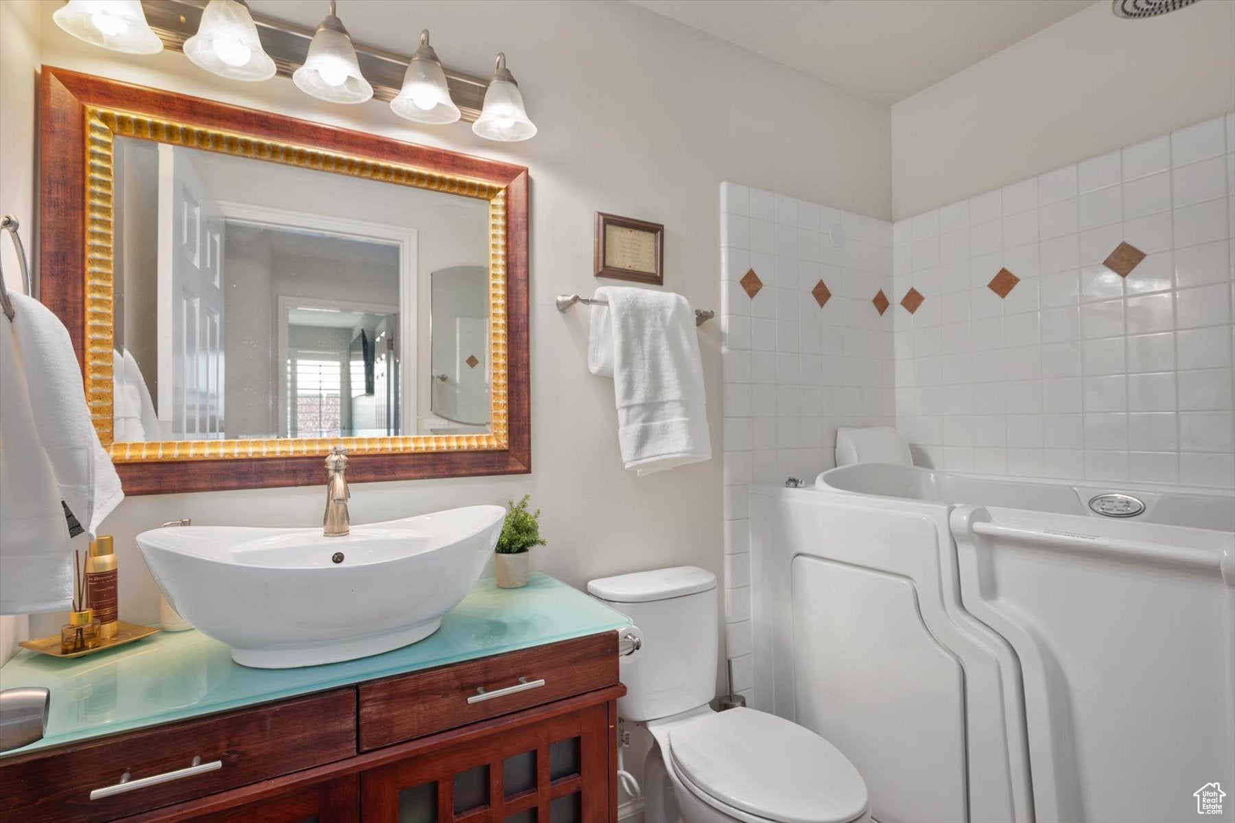 Cottonwood Heights, Utah, 84121, United States, 6 Bedrooms Bedrooms, ,3 BathroomsBathrooms,Residential,Active,1964287