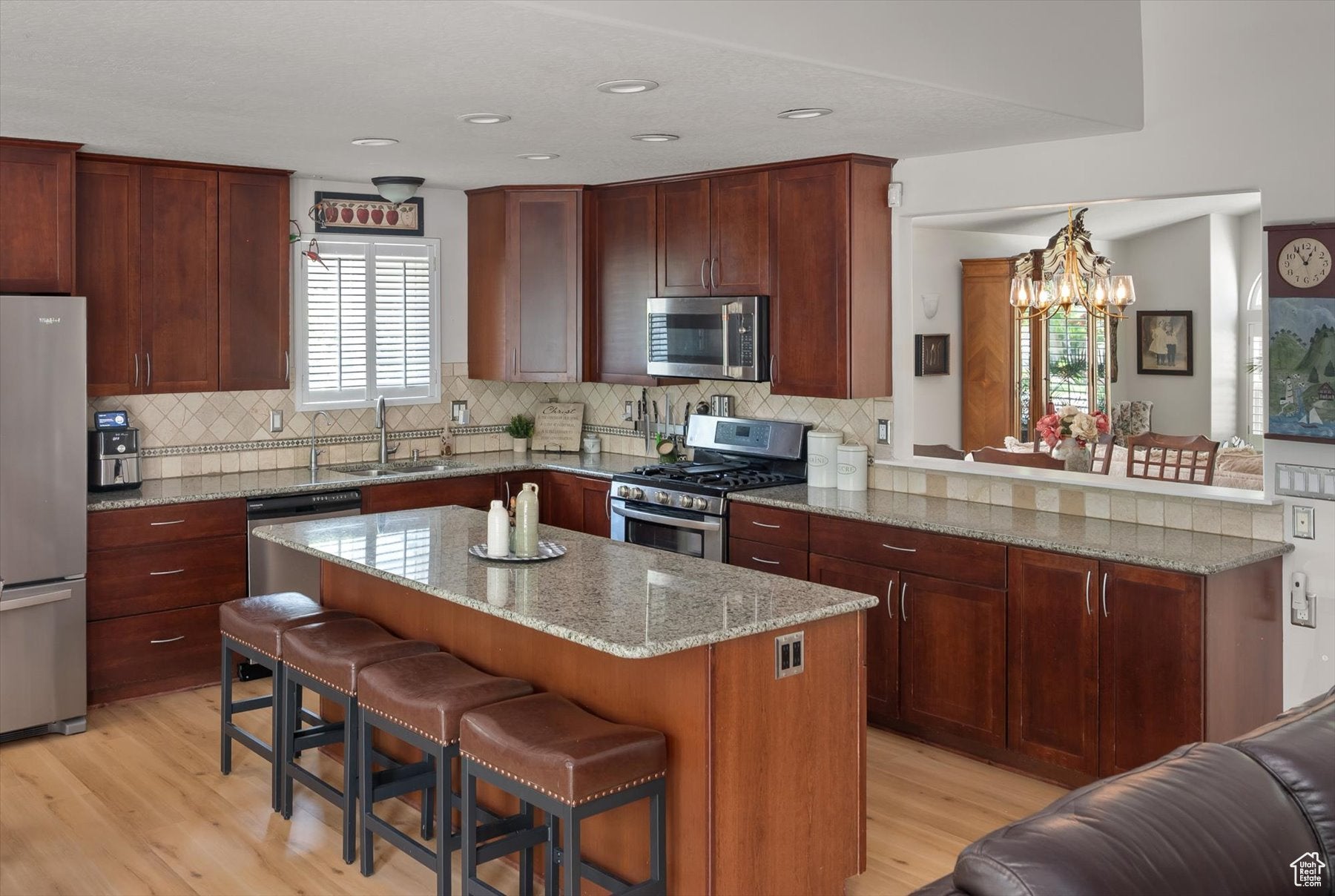 Cottonwood Heights, Utah, 84121, United States, 6 Bedrooms Bedrooms, ,3 BathroomsBathrooms,Residential,Active,1964287