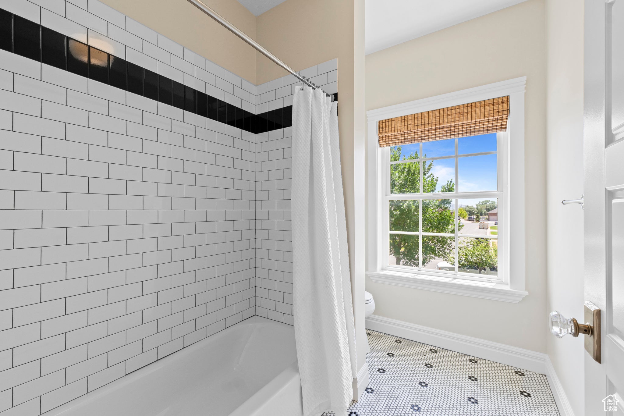 Farmington, Utah, 84025, United States, 6 Bedrooms Bedrooms, ,5 BathroomsBathrooms,Residential,Active,1853229