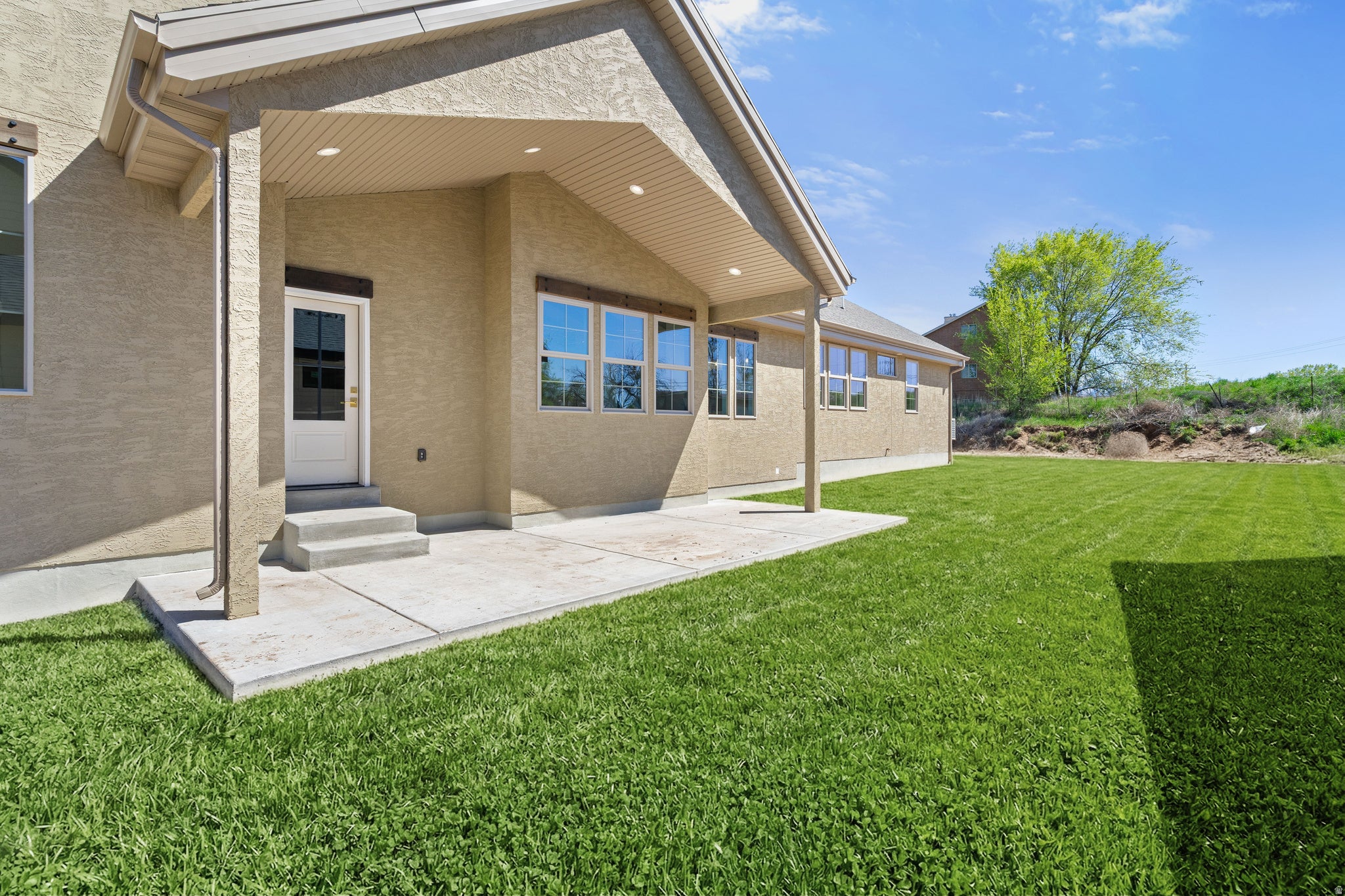 West Haven, Utah, 84401, United States, 6 Bedrooms Bedrooms, ,4 BathroomsBathrooms,Residential,Active,2037112