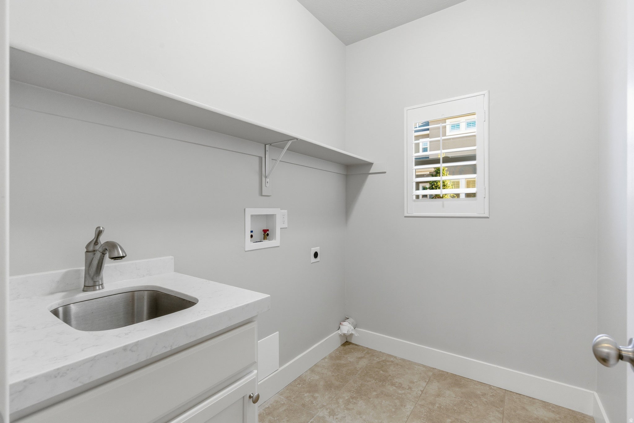 Lehi, Utah, 84043, United States, 7 Bedrooms Bedrooms, ,4 BathroomsBathrooms,Residential,Pending,1987244