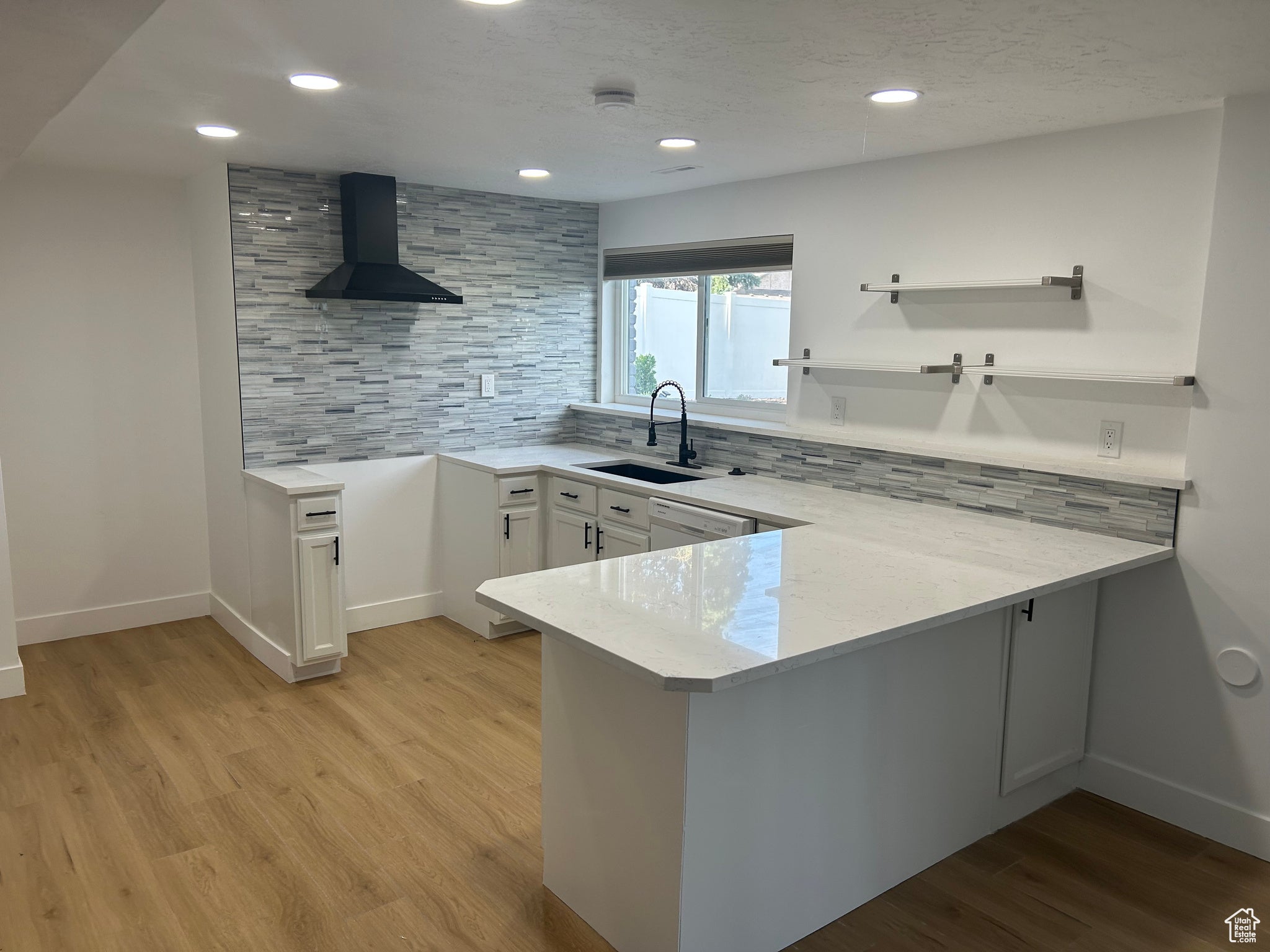 Cottonwood Heights, Utah, 84121, United States, ,3 BathroomsBathrooms,Residential,Active,1831773