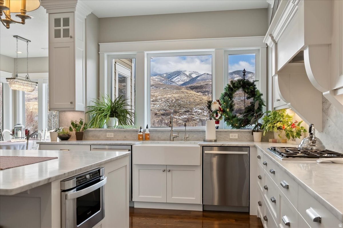 Mountain Green, Utah, 84050, United States, 4 Bedrooms Bedrooms, ,5 BathroomsBathrooms,Residential,Active,2002341