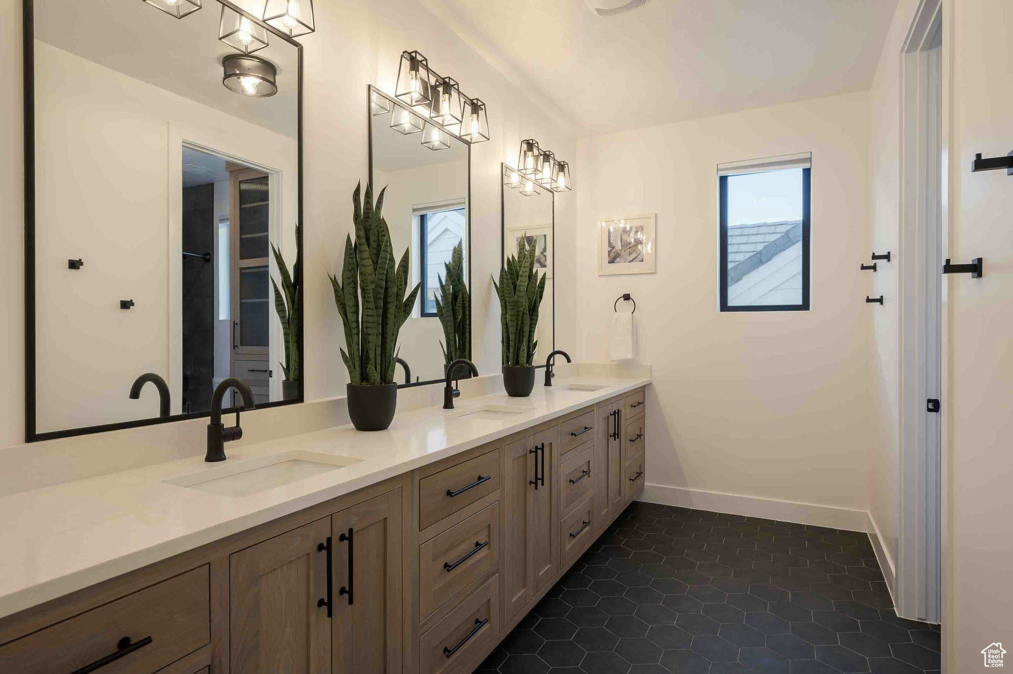 St. George, Utah, 84790, United States, 9 Bedrooms Bedrooms, ,10 BathroomsBathrooms,Residential,Active,1703549