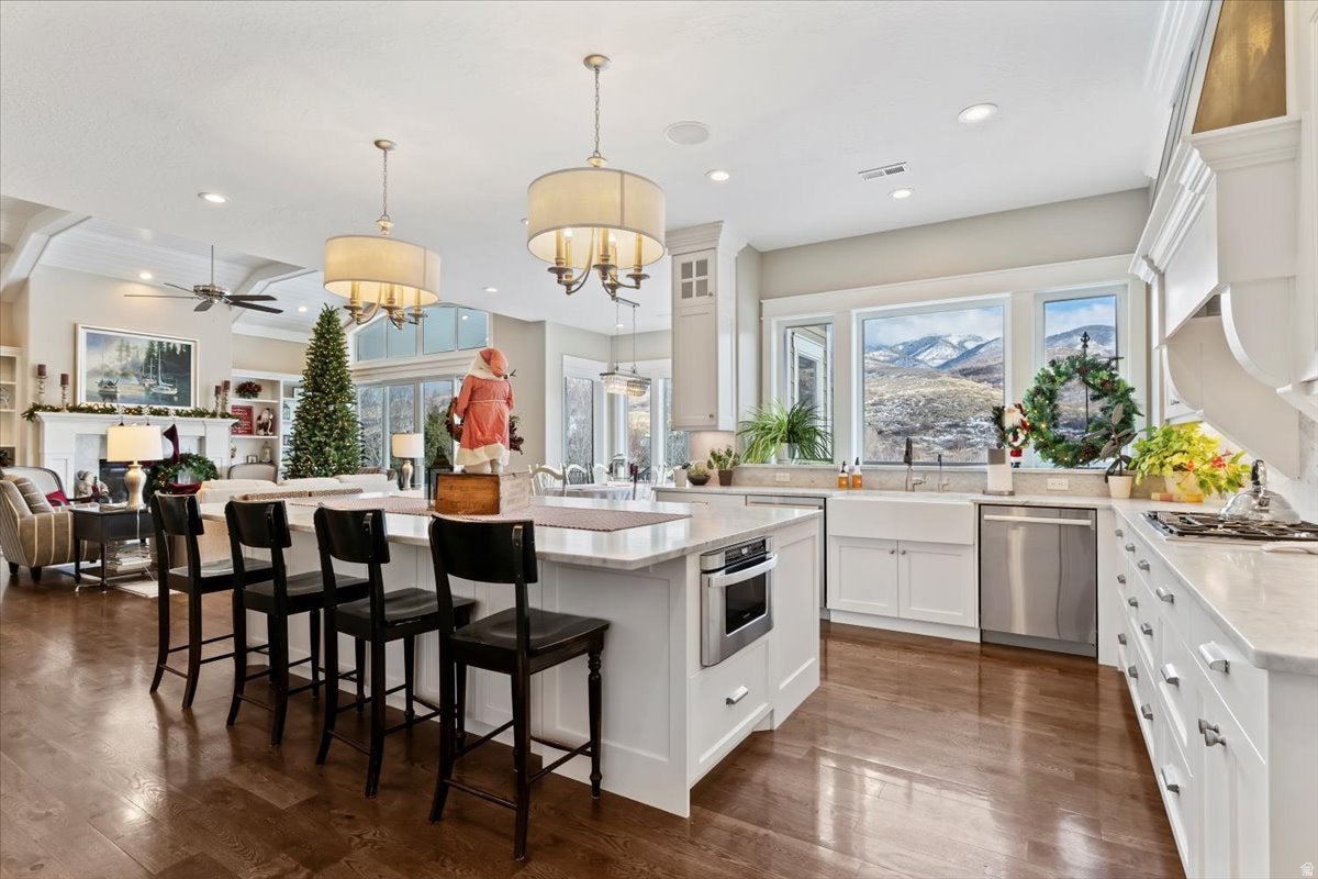 Mountain Green, Utah, 84050, United States, 4 Bedrooms Bedrooms, ,5 BathroomsBathrooms,Residential,Active,2002341