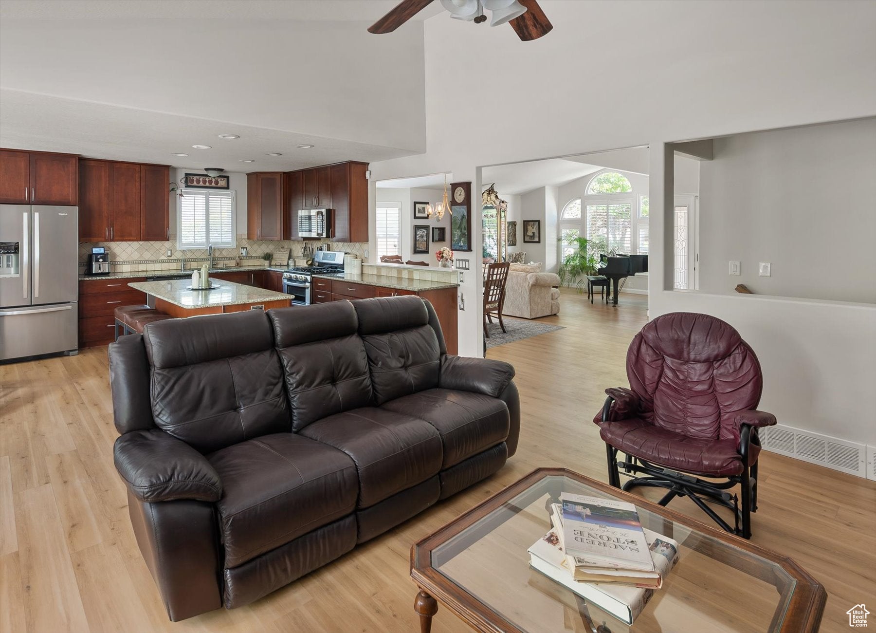 Cottonwood Heights, Utah, 84121, United States, 6 Bedrooms Bedrooms, ,3 BathroomsBathrooms,Residential,Active,1964287