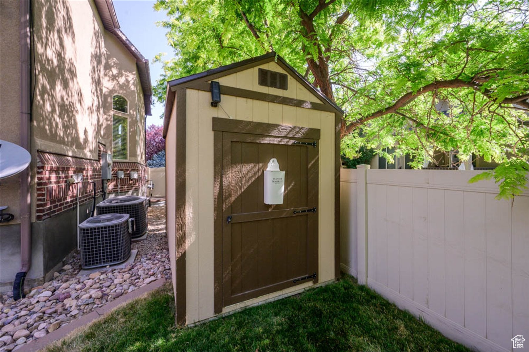 South Jordan, Utah, 84095, United States, 6 Bedrooms Bedrooms, ,4 BathroomsBathrooms,Residential,Active,1876871