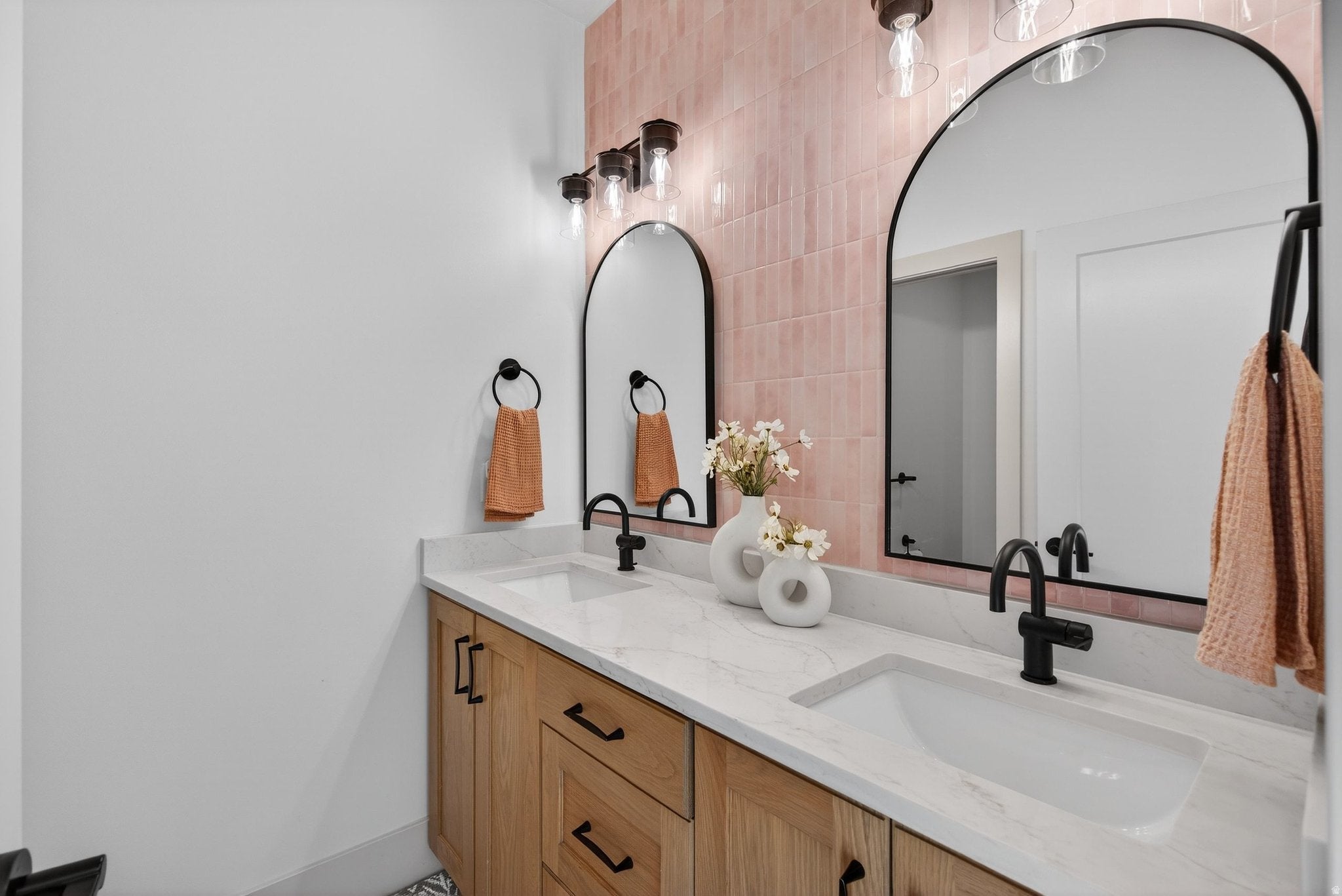 South Jordan, Utah, 84009, United States, 4 Bedrooms Bedrooms, ,4 BathroomsBathrooms,Residential,Active,2006892