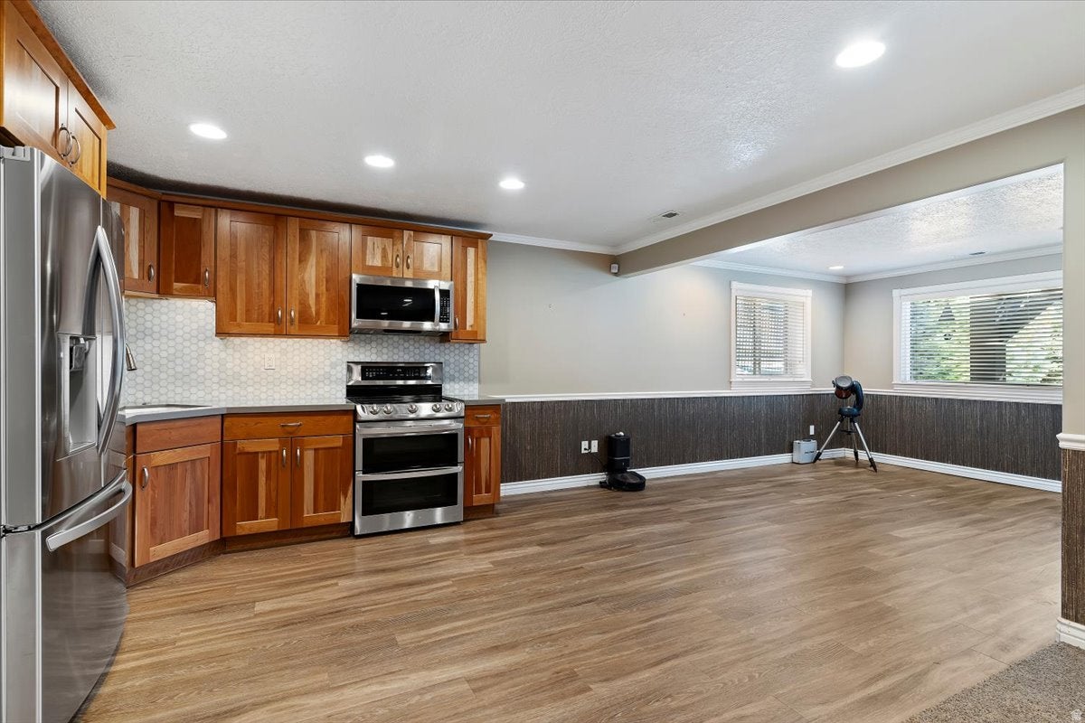 Mountain Green, Utah, 84050, United States, 5 Bedrooms Bedrooms, ,4 BathroomsBathrooms,Residential,Active,1972158