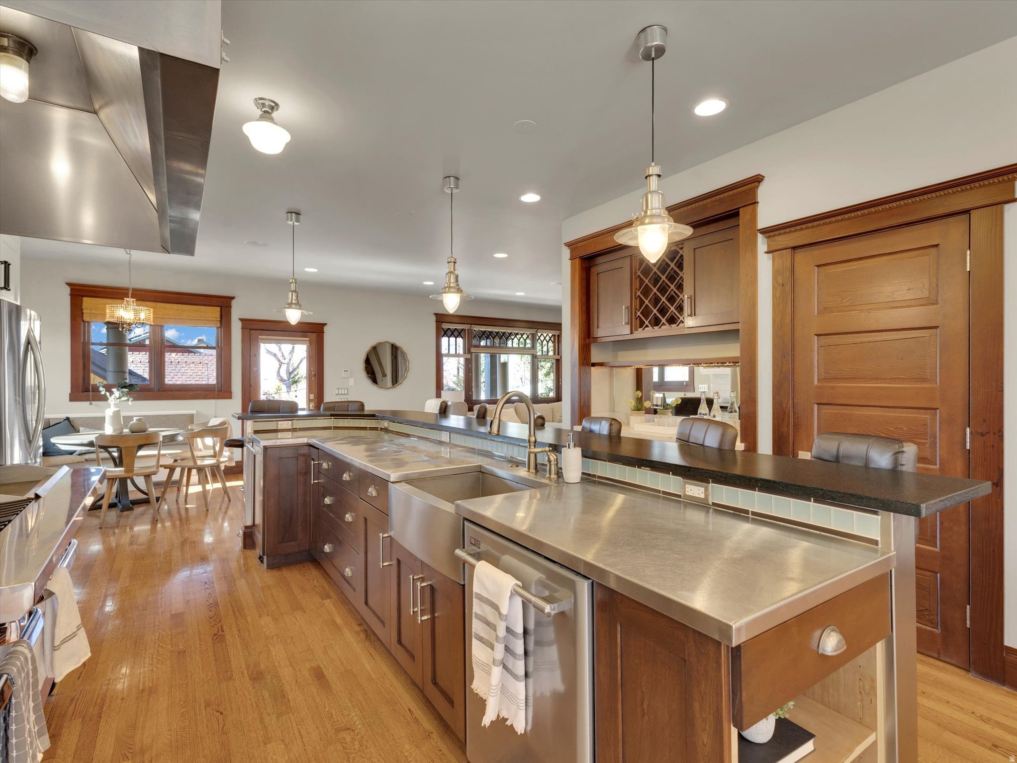 Salt Lake City, Utah, 84105, United States, 6 Bedrooms Bedrooms, ,4 BathroomsBathrooms,Residential,Active,2017445