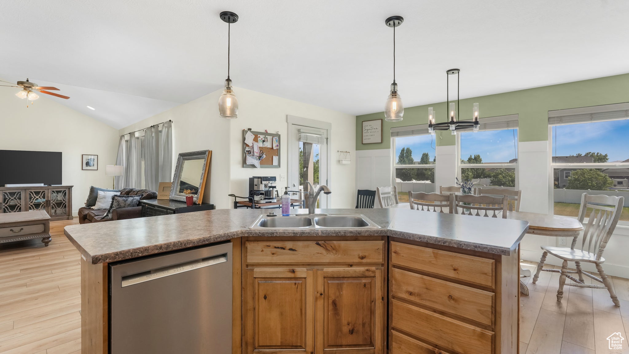 Lehi, Utah, 84043, United States, 5 Bedrooms Bedrooms, ,4 BathroomsBathrooms,Residential,Active,1862914