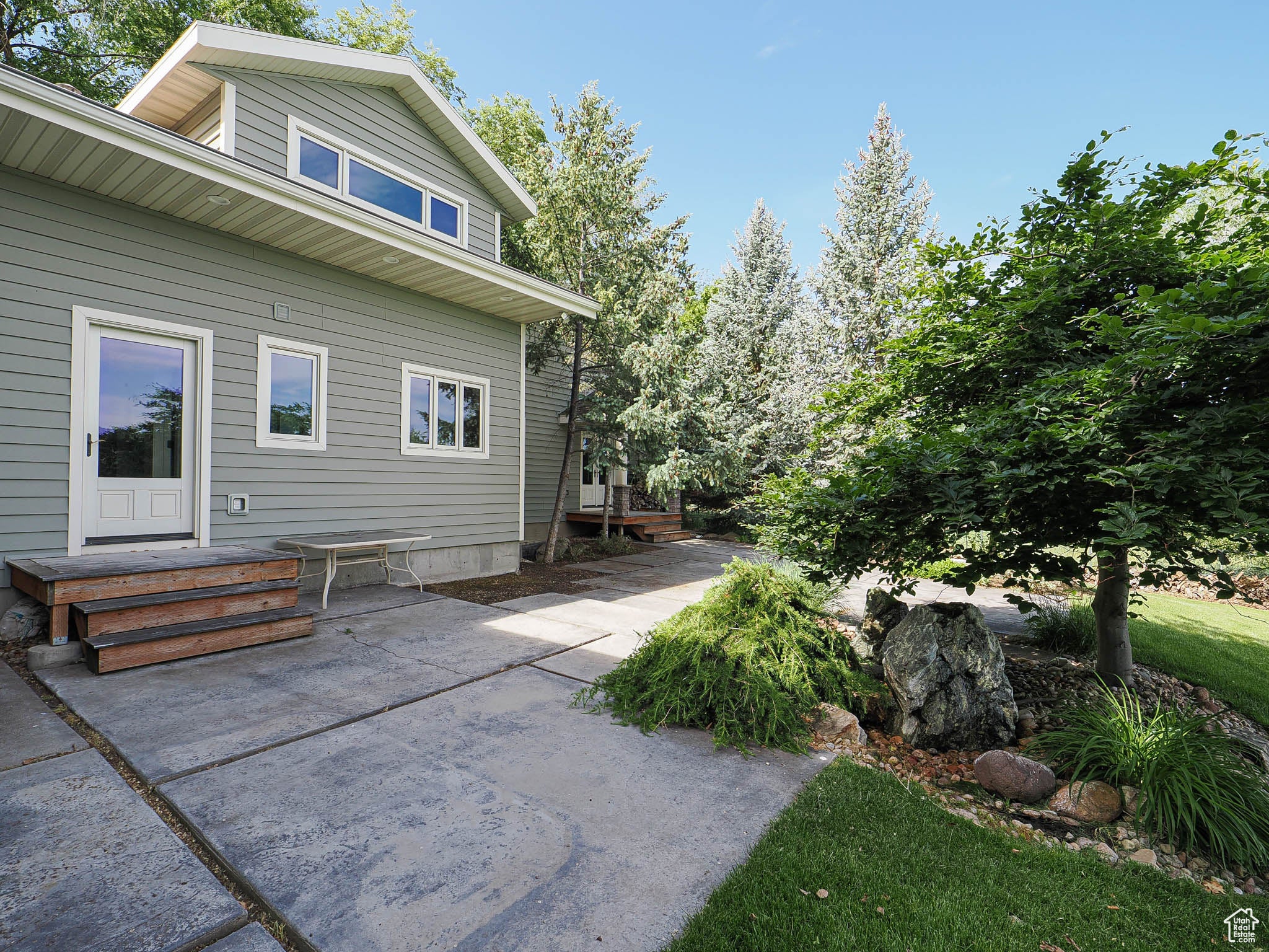 Draper, Utah, 84020, United States, 4 Bedrooms Bedrooms, ,4 BathroomsBathrooms,Residential,Pending,1824917
