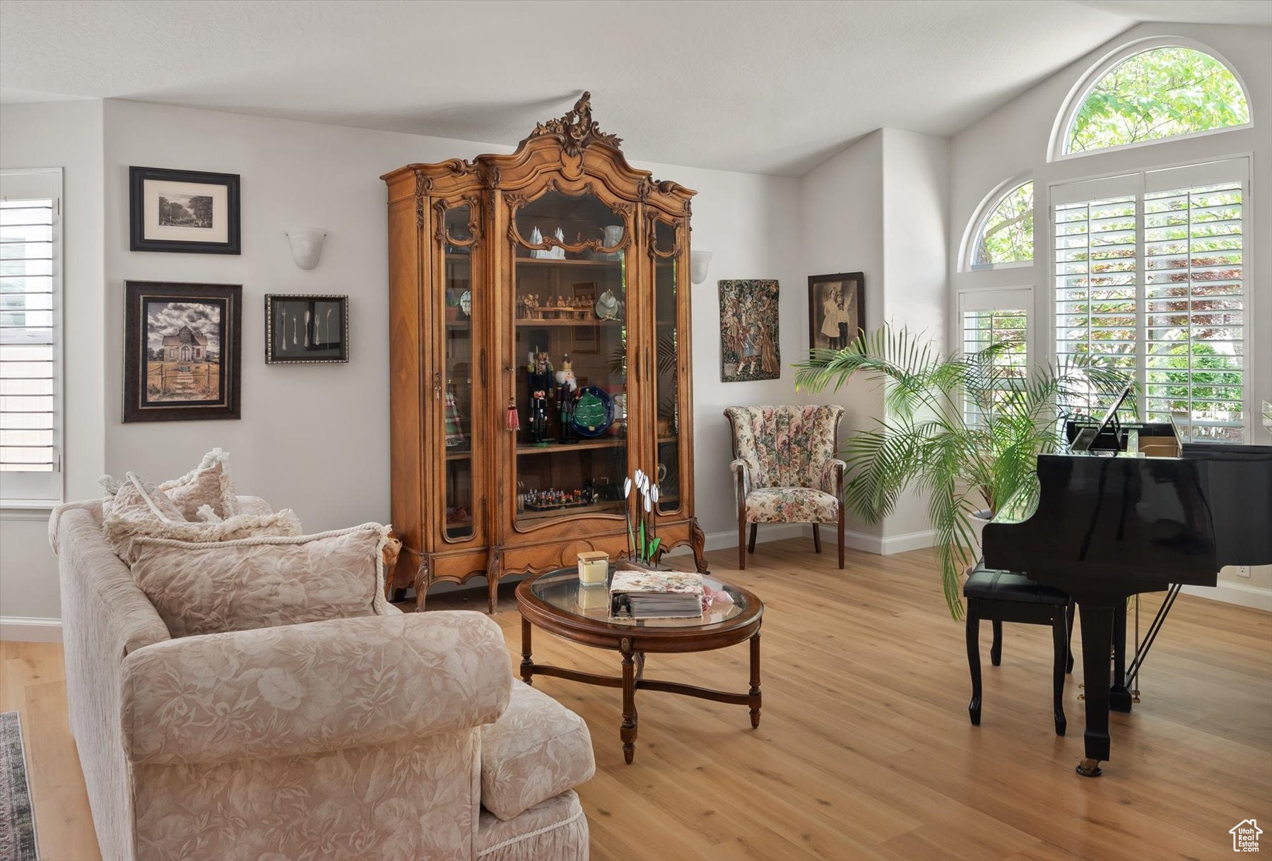 Cottonwood Heights, Utah, 84121, United States, 6 Bedrooms Bedrooms, ,3 BathroomsBathrooms,Residential,Active,1964287