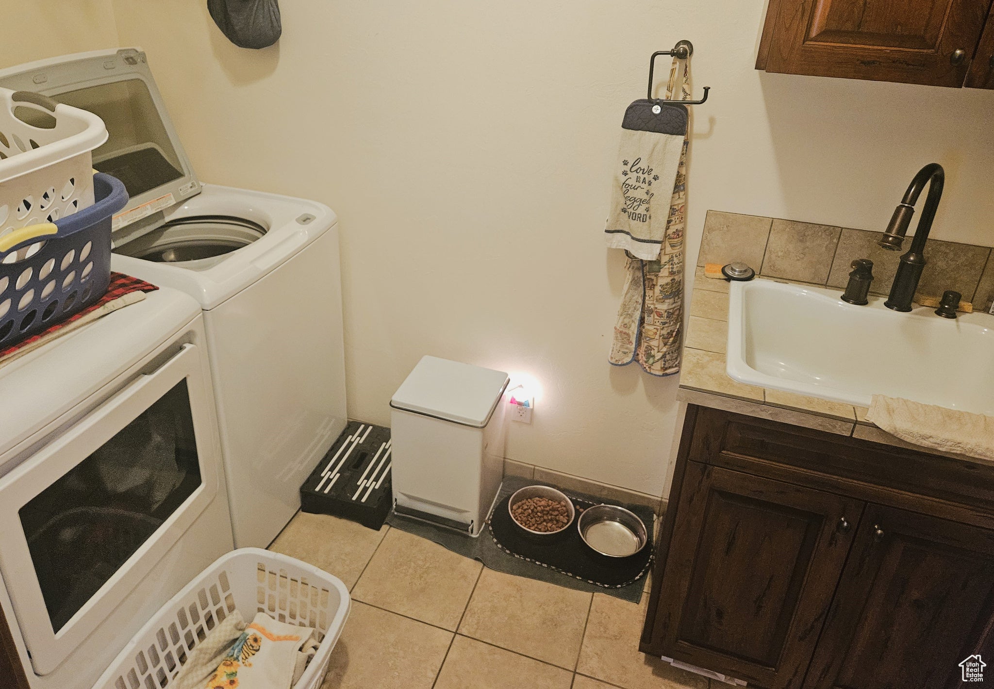 Fruitland, Utah, 84027, United States, 5 Bedrooms Bedrooms, ,3 BathroomsBathrooms,Residential,Active,1899229