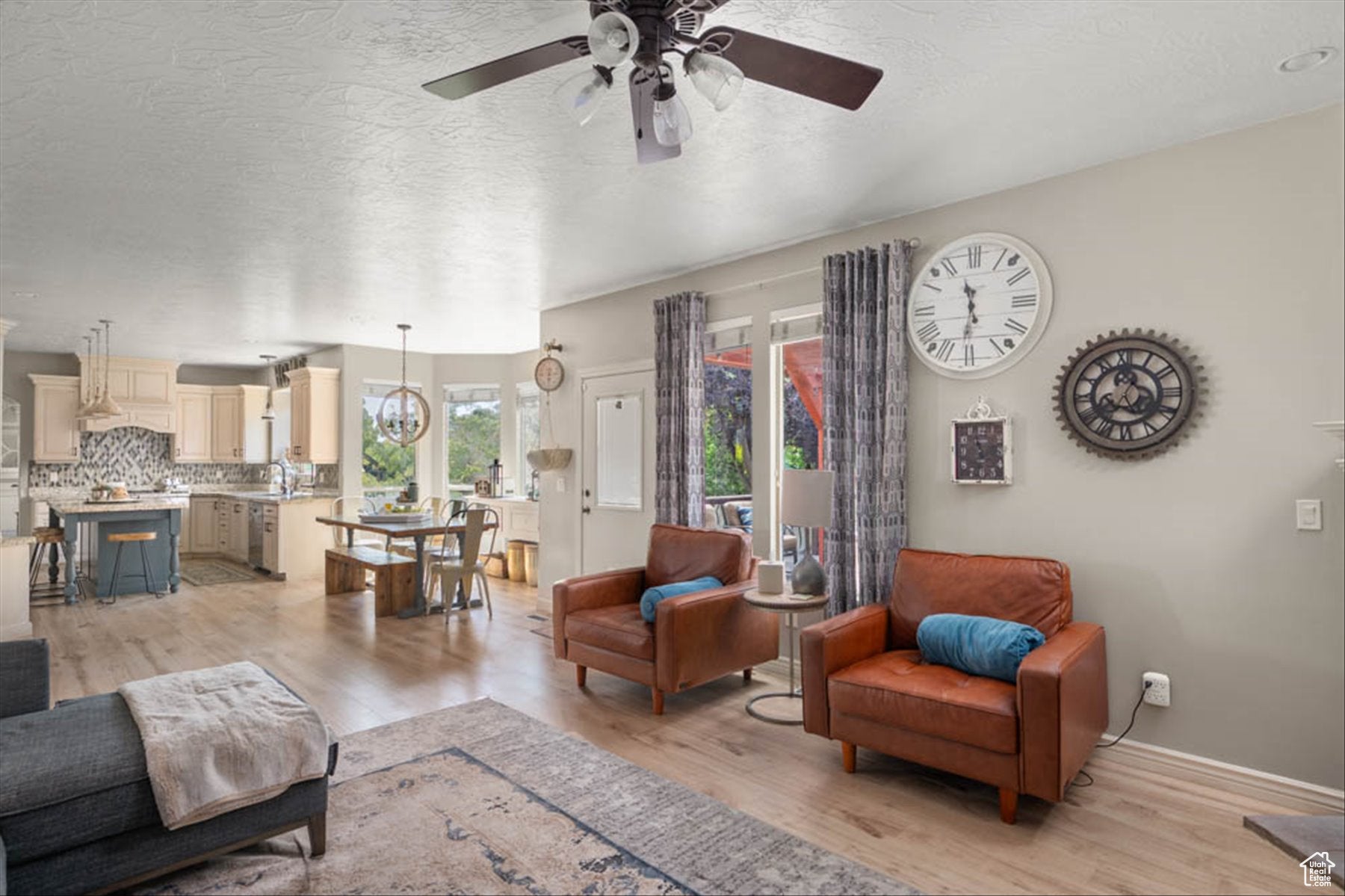 South Jordan, Utah, 84095, United States, 6 Bedrooms Bedrooms, ,4 BathroomsBathrooms,Residential,Active,1876871