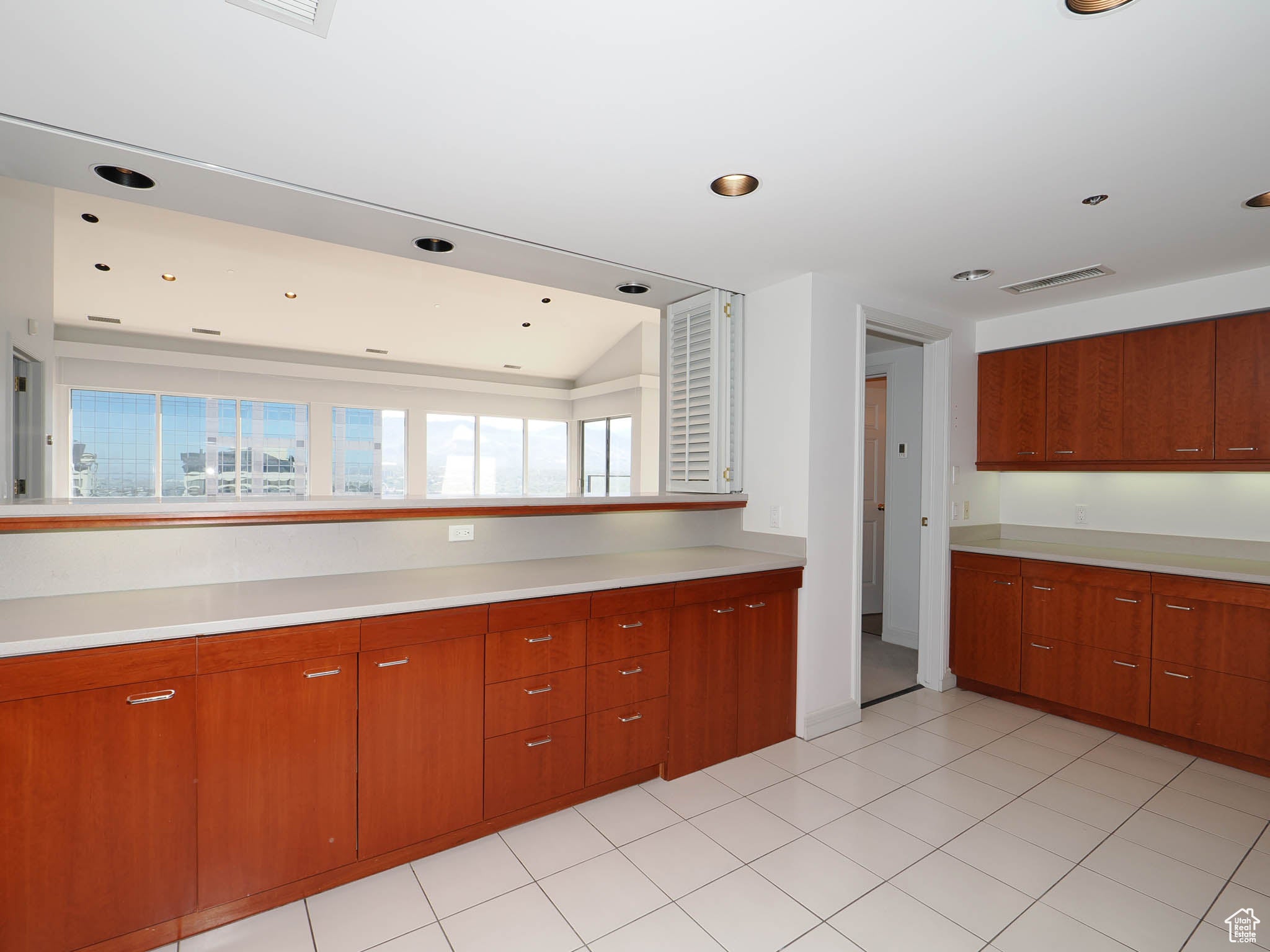 Salt Lake City, Utah, 84101, United States, 4 Bedrooms Bedrooms, ,5 BathroomsBathrooms,Residential,Active,1905069