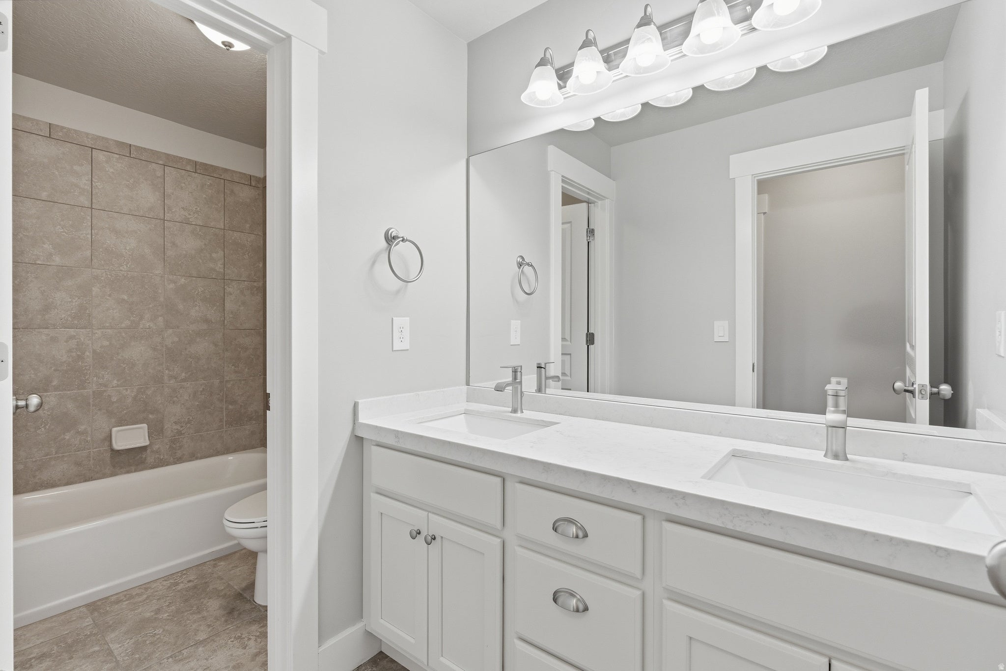 Lehi, Utah, 84043, United States, 7 Bedrooms Bedrooms, ,4 BathroomsBathrooms,Residential,Pending,1987244