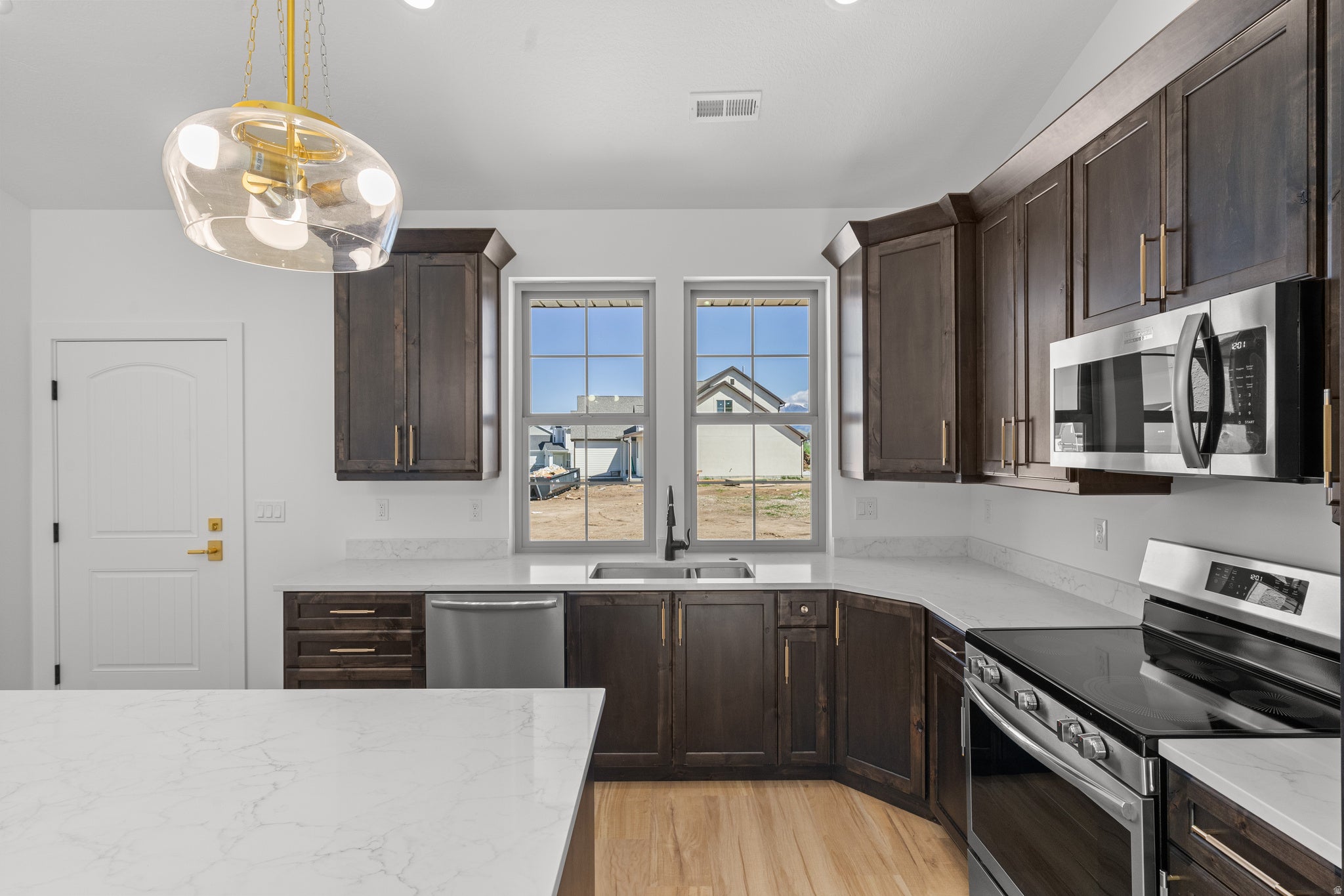 West Haven, Utah, 84401, United States, 6 Bedrooms Bedrooms, ,4 BathroomsBathrooms,Residential,Active,2037112