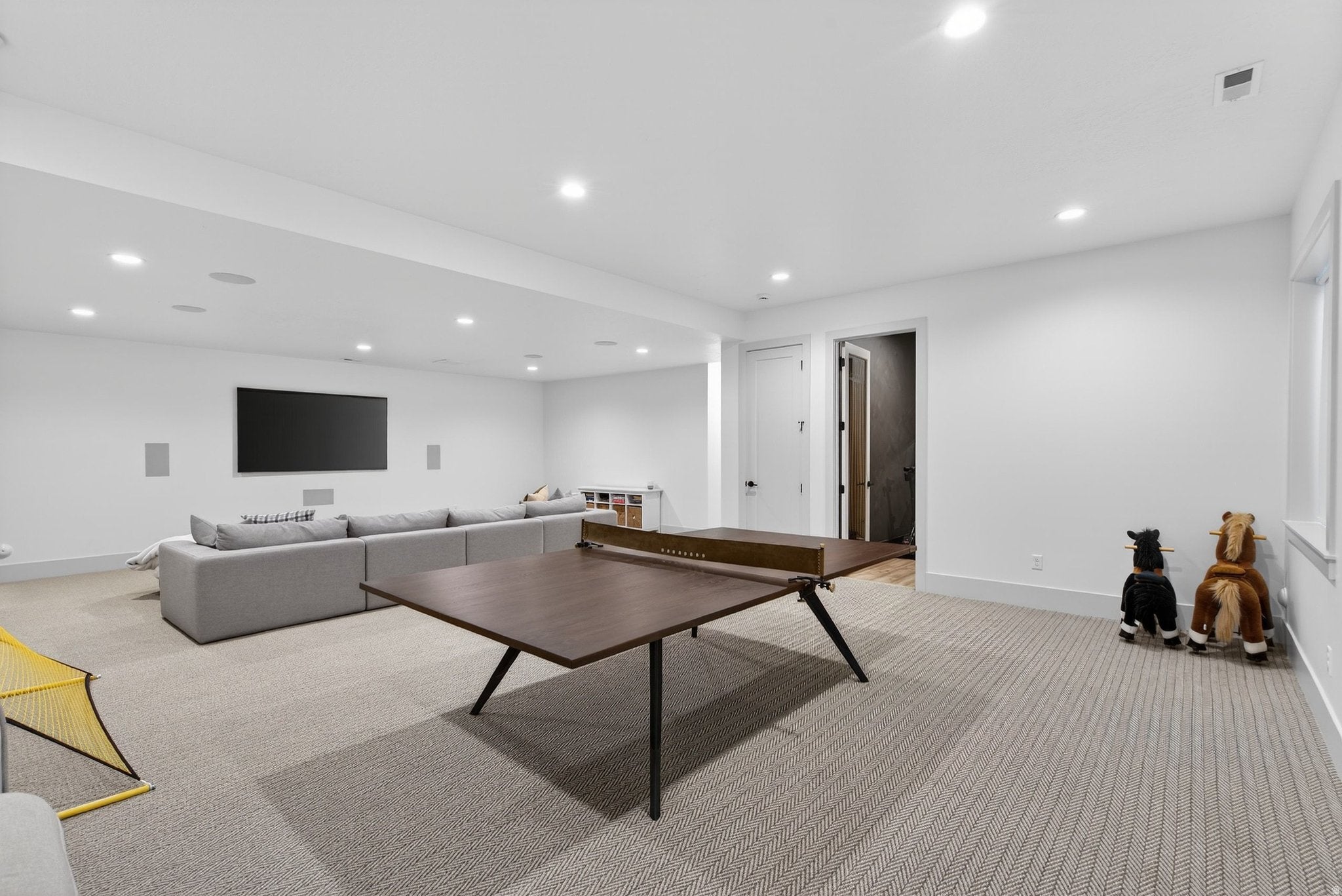 South Jordan, Utah, 84009, United States, 4 Bedrooms Bedrooms, ,4 BathroomsBathrooms,Residential,Active,2006892