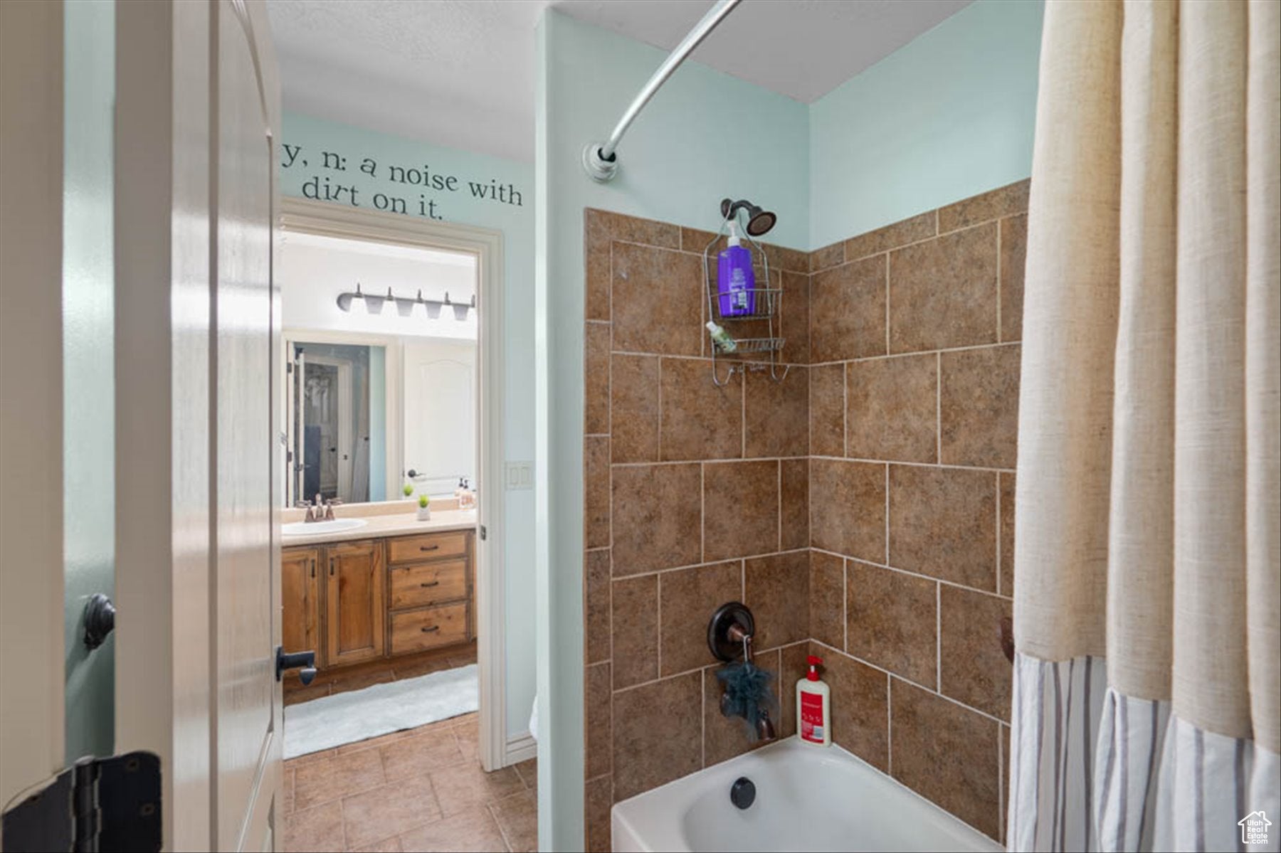 South Jordan, Utah, 84095, United States, 6 Bedrooms Bedrooms, ,4 BathroomsBathrooms,Residential,Active,1876871