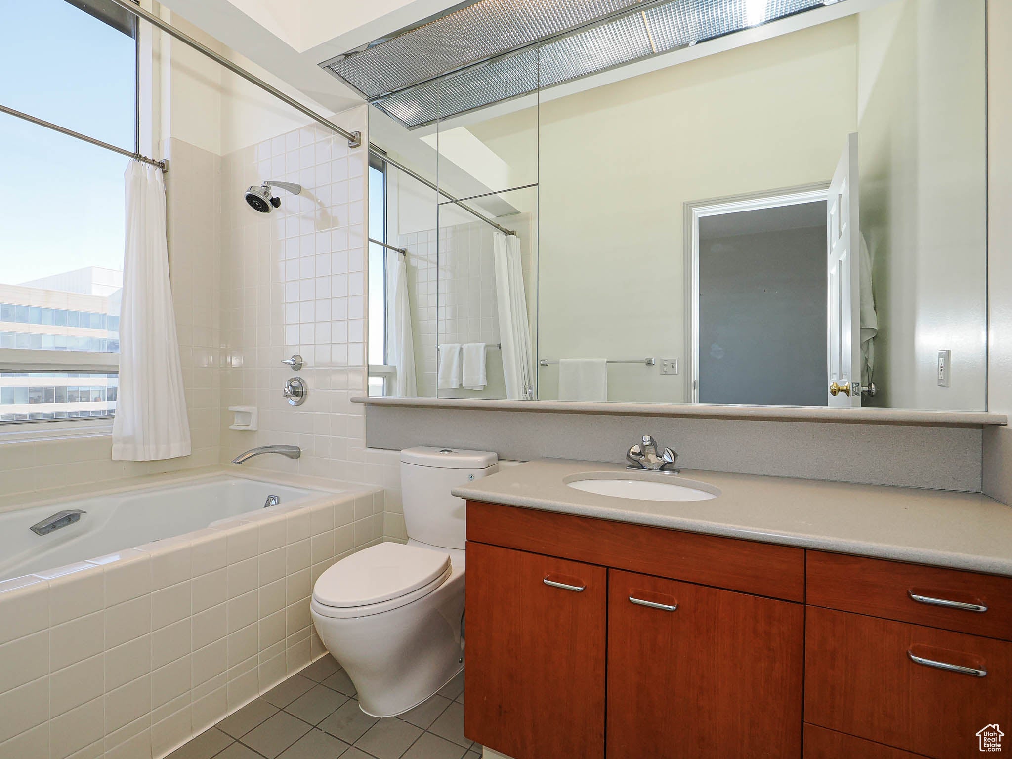 Salt Lake City, Utah, 84101, United States, 4 Bedrooms Bedrooms, ,5 BathroomsBathrooms,Residential,Active,1905069
