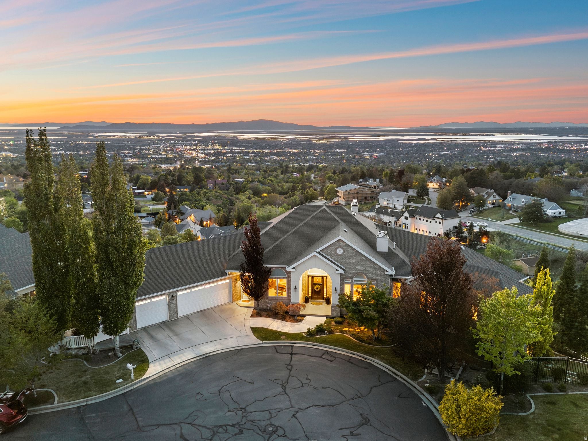 Bountiful, Utah, 84010, United States, 6 Bedrooms Bedrooms, ,6 BathroomsBathrooms,Residential,Active,2044576