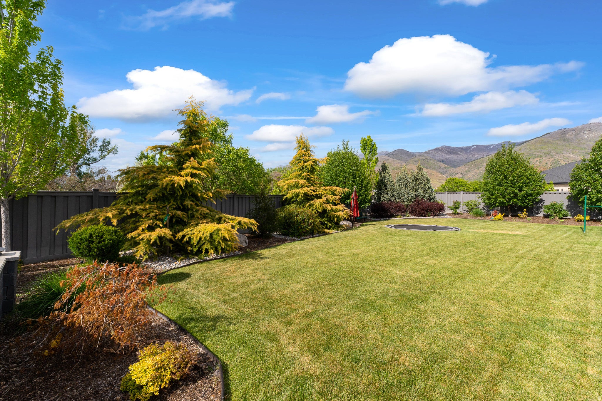 Fruit Heights, Utah, 84037, United States, 6 Bedrooms Bedrooms, ,4 BathroomsBathrooms,Residential,Contingent,2045711