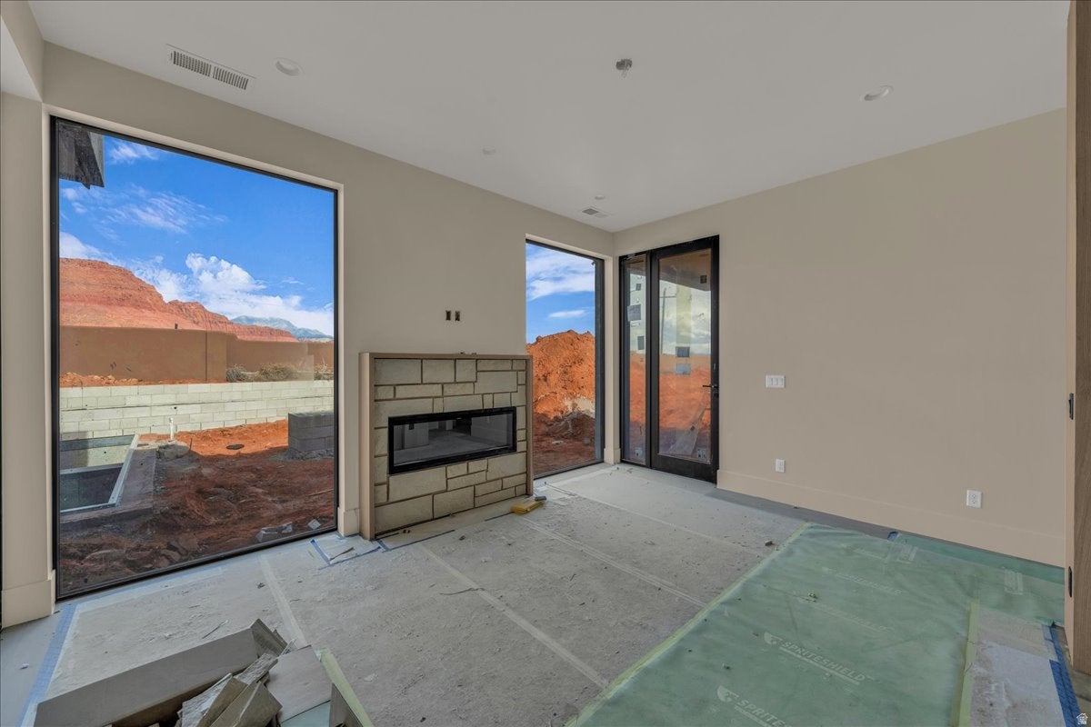 Ivins, Utah, 84738, United States, 4 Bedrooms Bedrooms, ,5 BathroomsBathrooms,Residential,Active,2052060