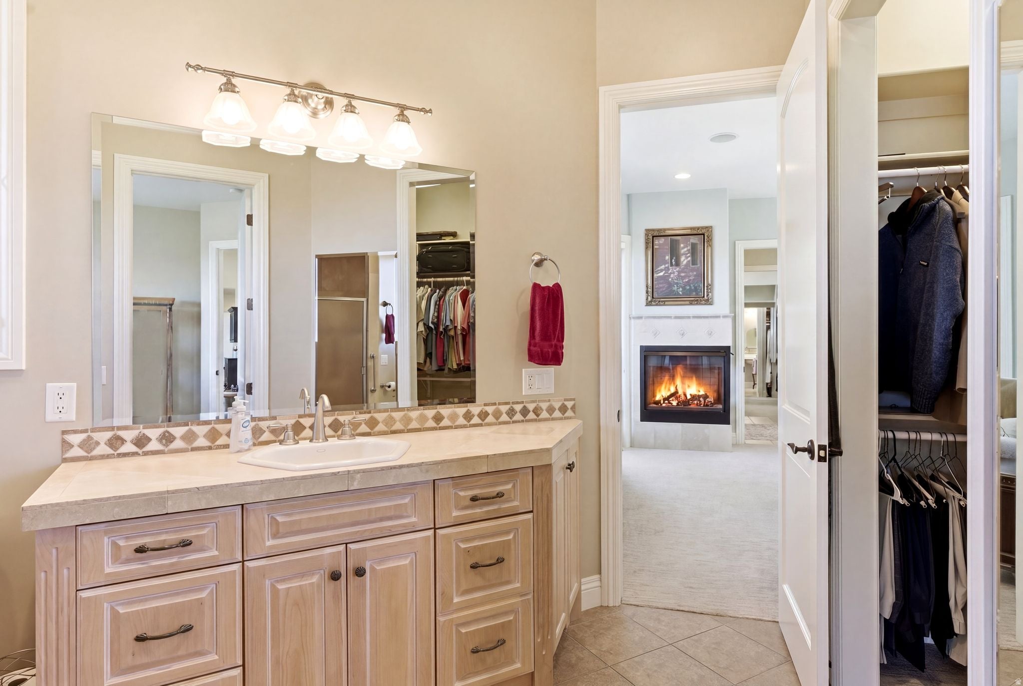 Bountiful, Utah, 84010, United States, 6 Bedrooms Bedrooms, ,6 BathroomsBathrooms,Residential,Active,2044576