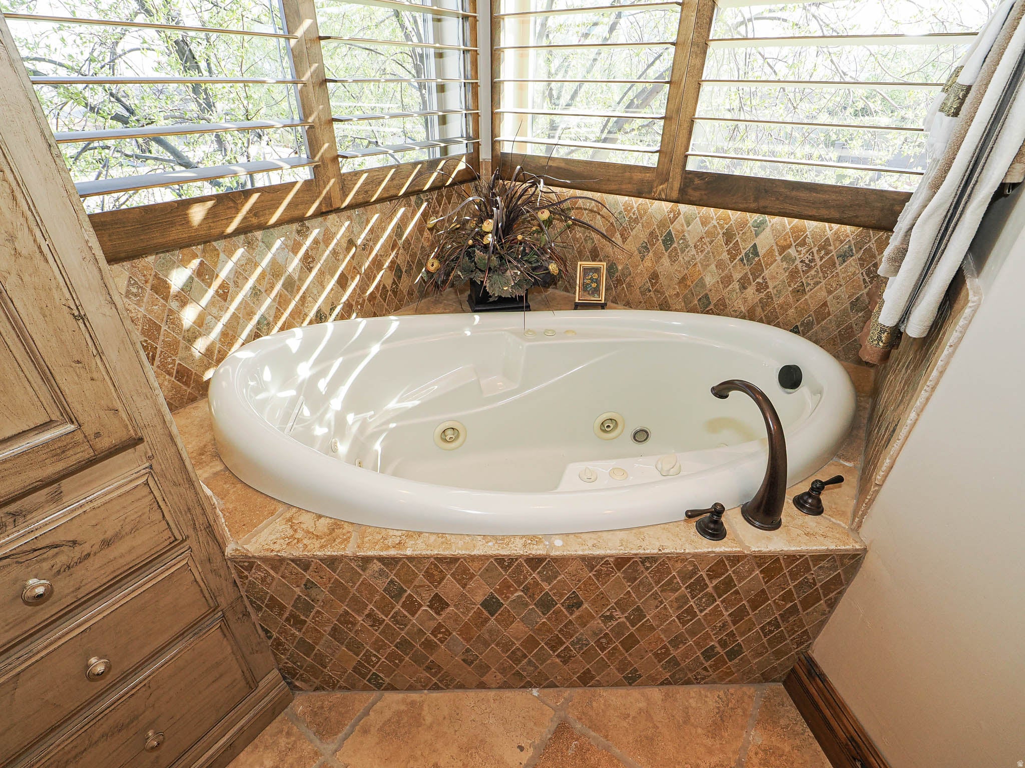 Bluffdale, Utah, 84065, United States, 5 Bedrooms Bedrooms, ,5 BathroomsBathrooms,Residential,Active,2030117