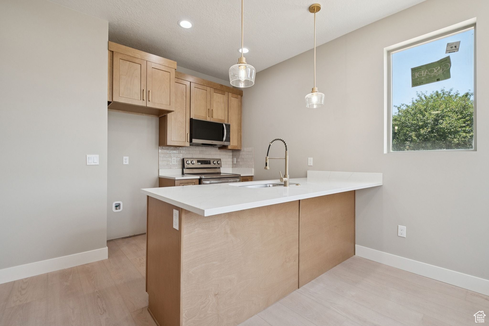 Lehi, Utah, 84043, United States, 7 Bedrooms Bedrooms, ,4 BathroomsBathrooms,Residential,Active,1849505