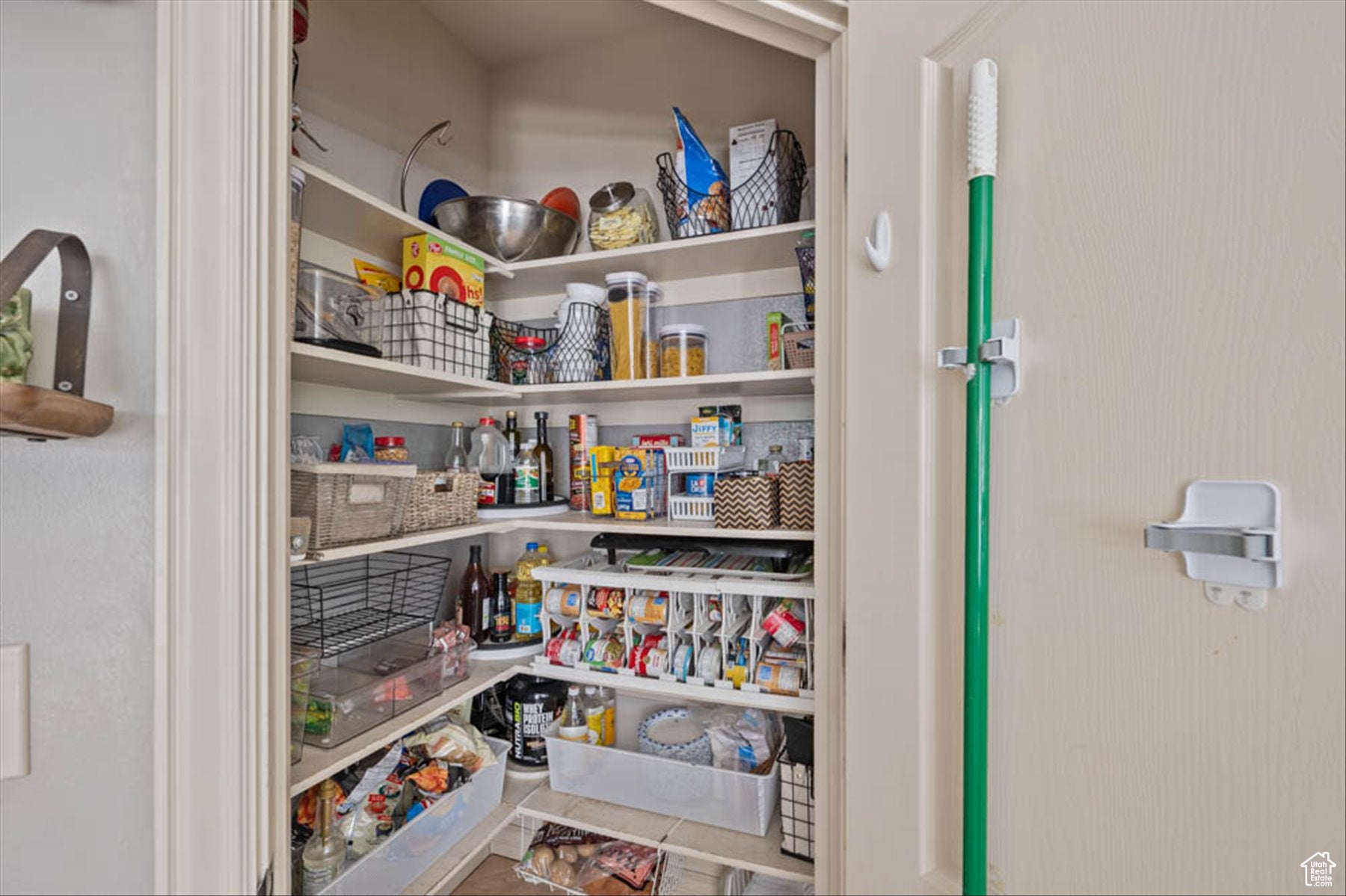 South Jordan, Utah, 84095, United States, 6 Bedrooms Bedrooms, ,4 BathroomsBathrooms,Residential,Active,1876871