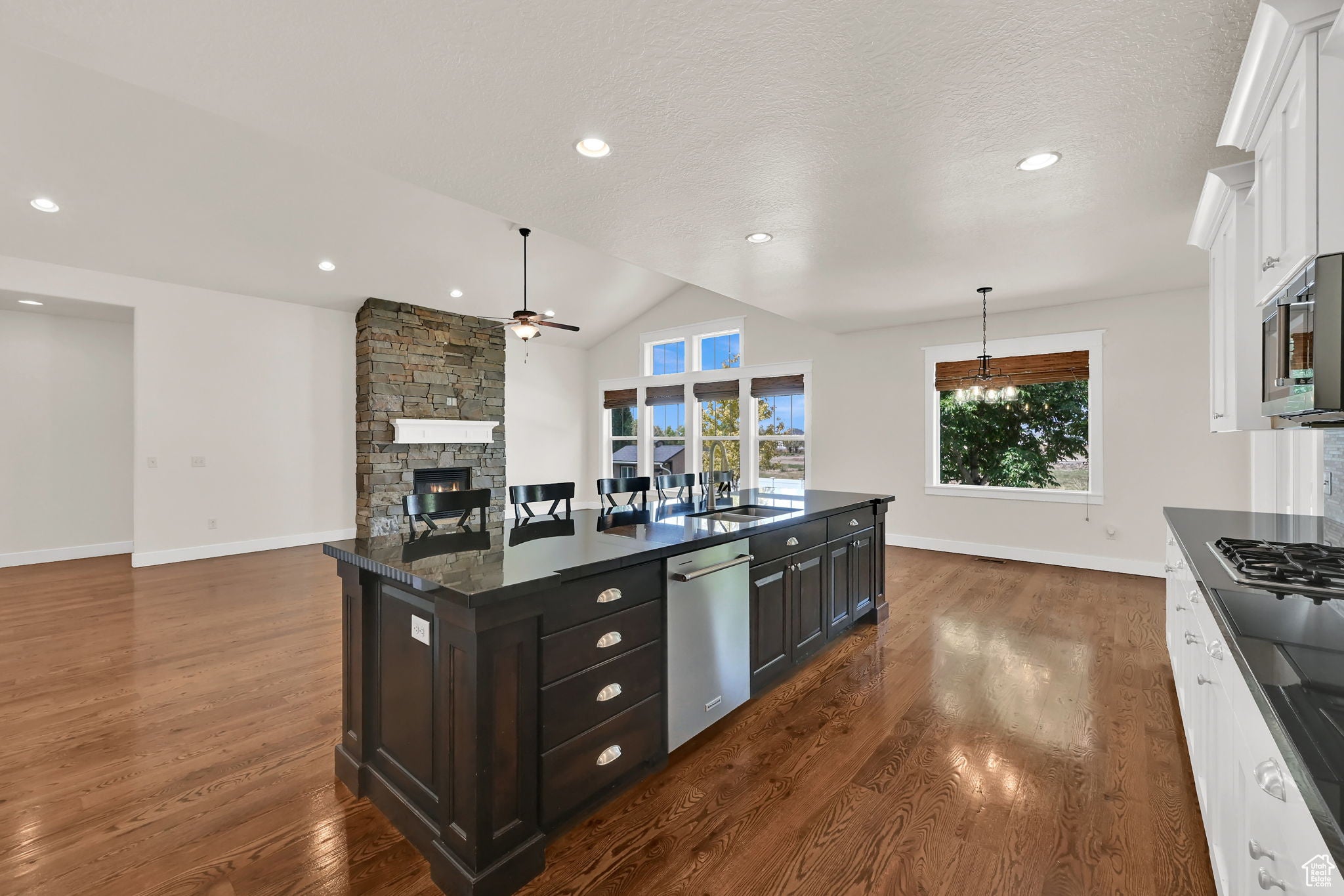 Farmington, Utah, 84025, United States, 5 Bedrooms Bedrooms, ,4 BathroomsBathrooms,Residential,Active,1850687