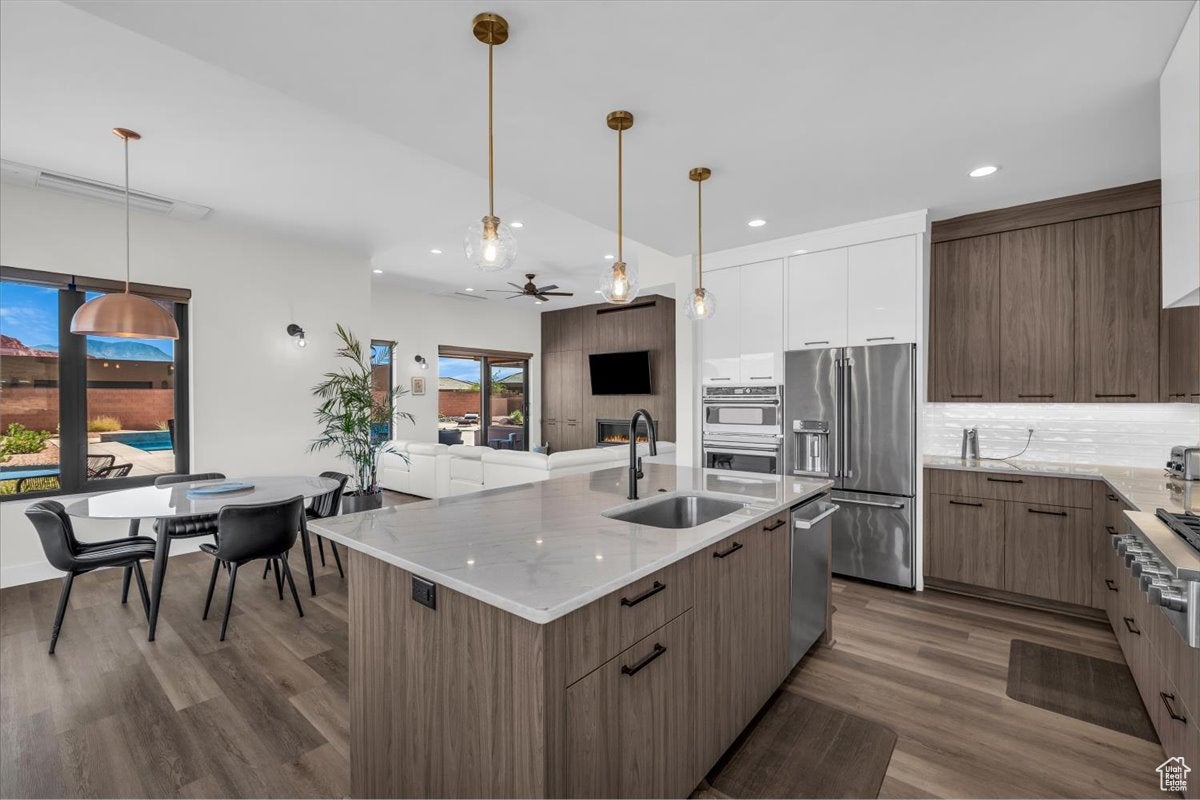Ivins, Utah, 84738, United States, 3 Bedrooms Bedrooms, ,3 BathroomsBathrooms,Residential,Active,1929457