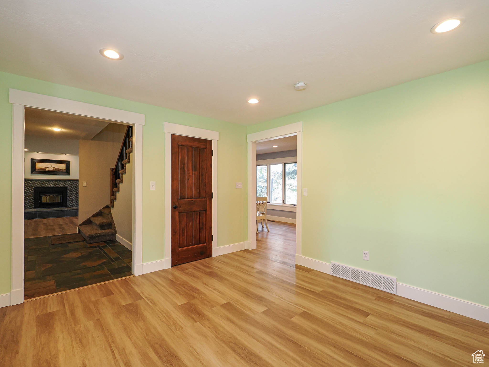 Draper, Utah, 84020, United States, 4 Bedrooms Bedrooms, ,4 BathroomsBathrooms,Residential,Pending,1824917