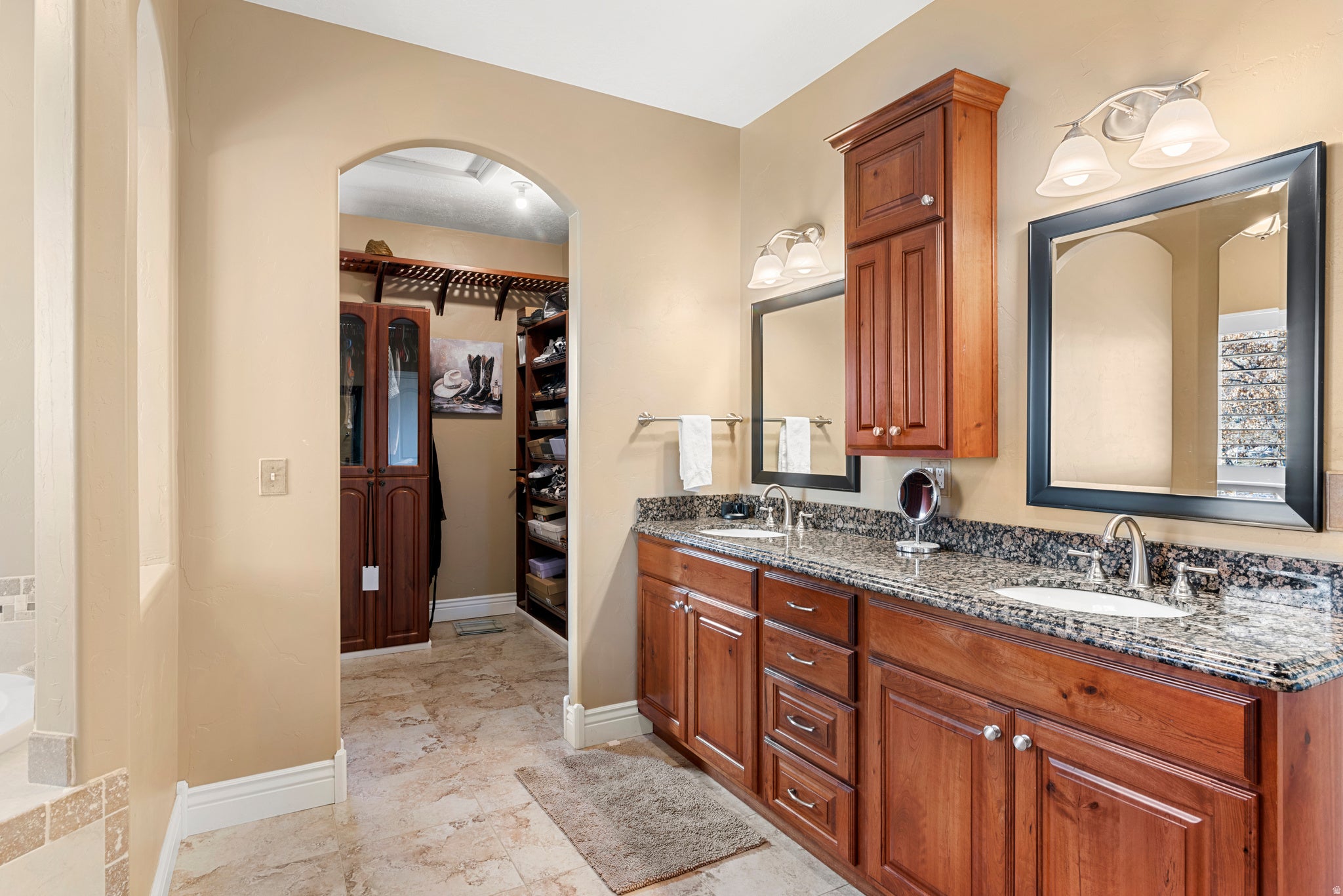 Brigham City, Utah, 84302, United States, 6 Bedrooms Bedrooms, ,4 BathroomsBathrooms,Residential,Active,2015244