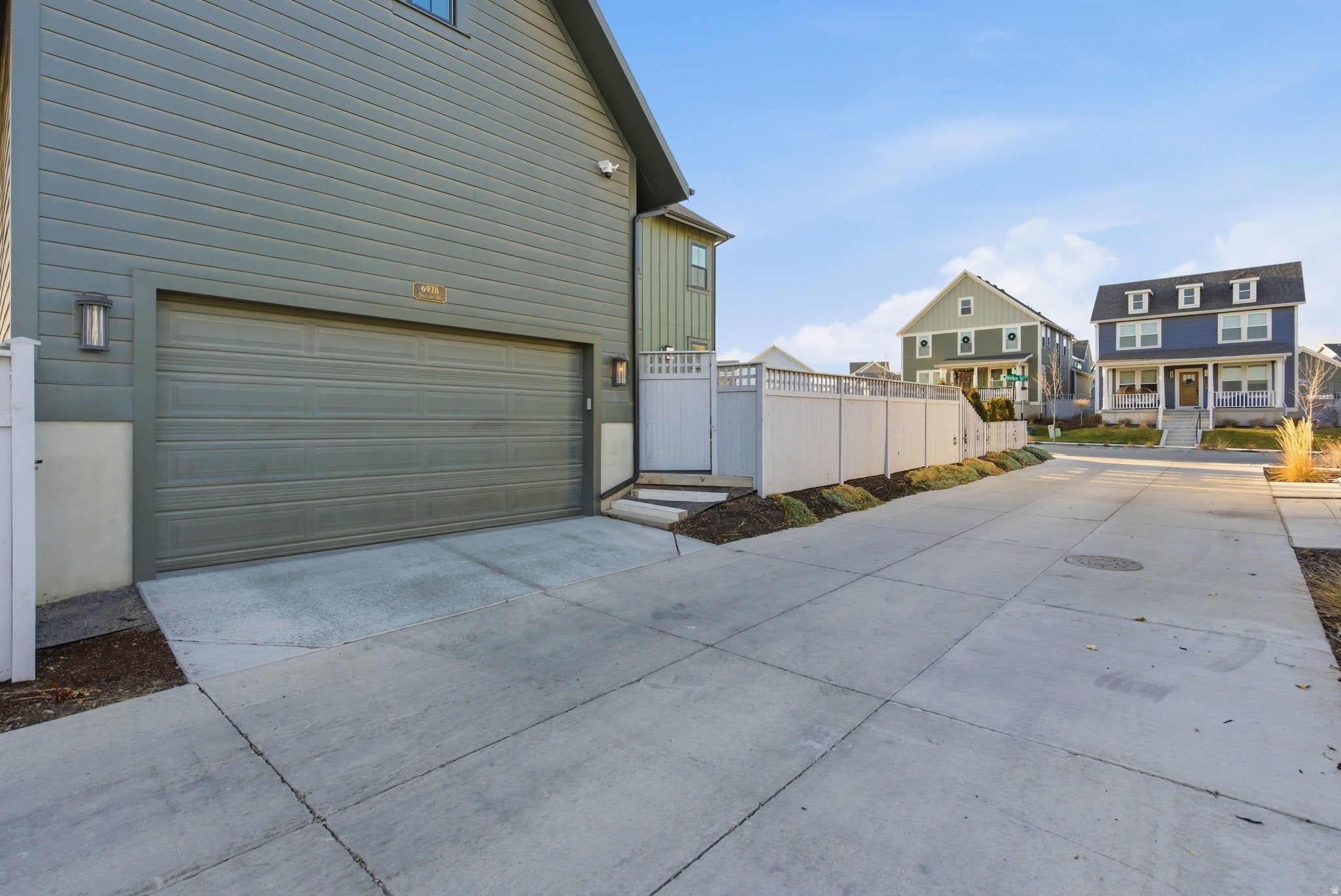 South Jordan, Utah, 84009, United States, 4 Bedrooms Bedrooms, ,4 BathroomsBathrooms,Residential,Active,2006892